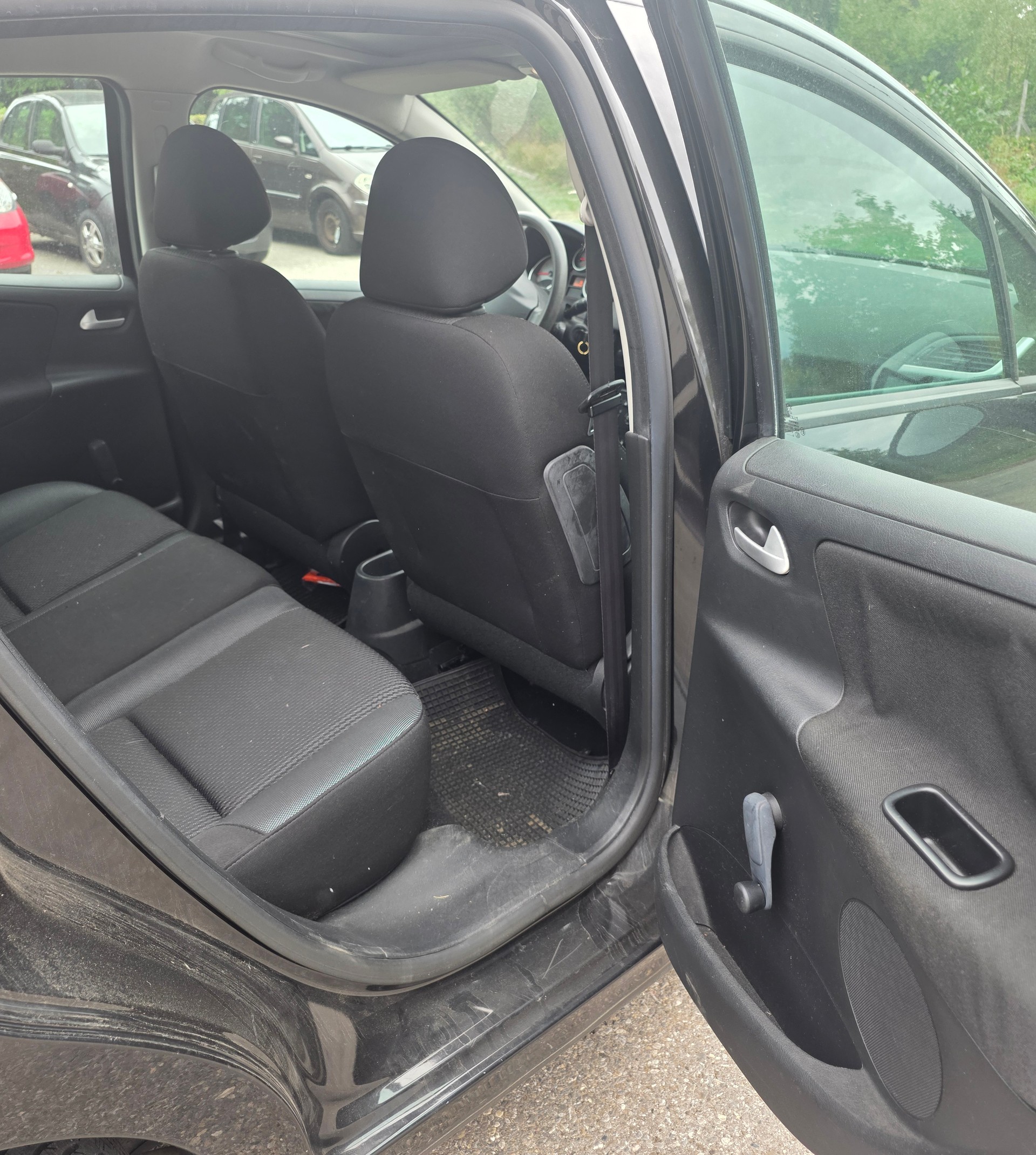 PEUGEOT 207 1.4 16V Swiss Edition-image-6