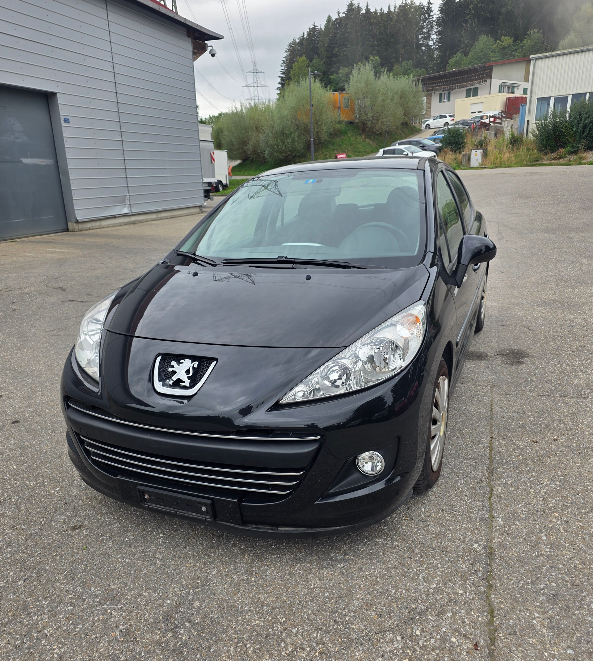 PEUGEOT 207 1.4 16V Swiss Edition-image-2