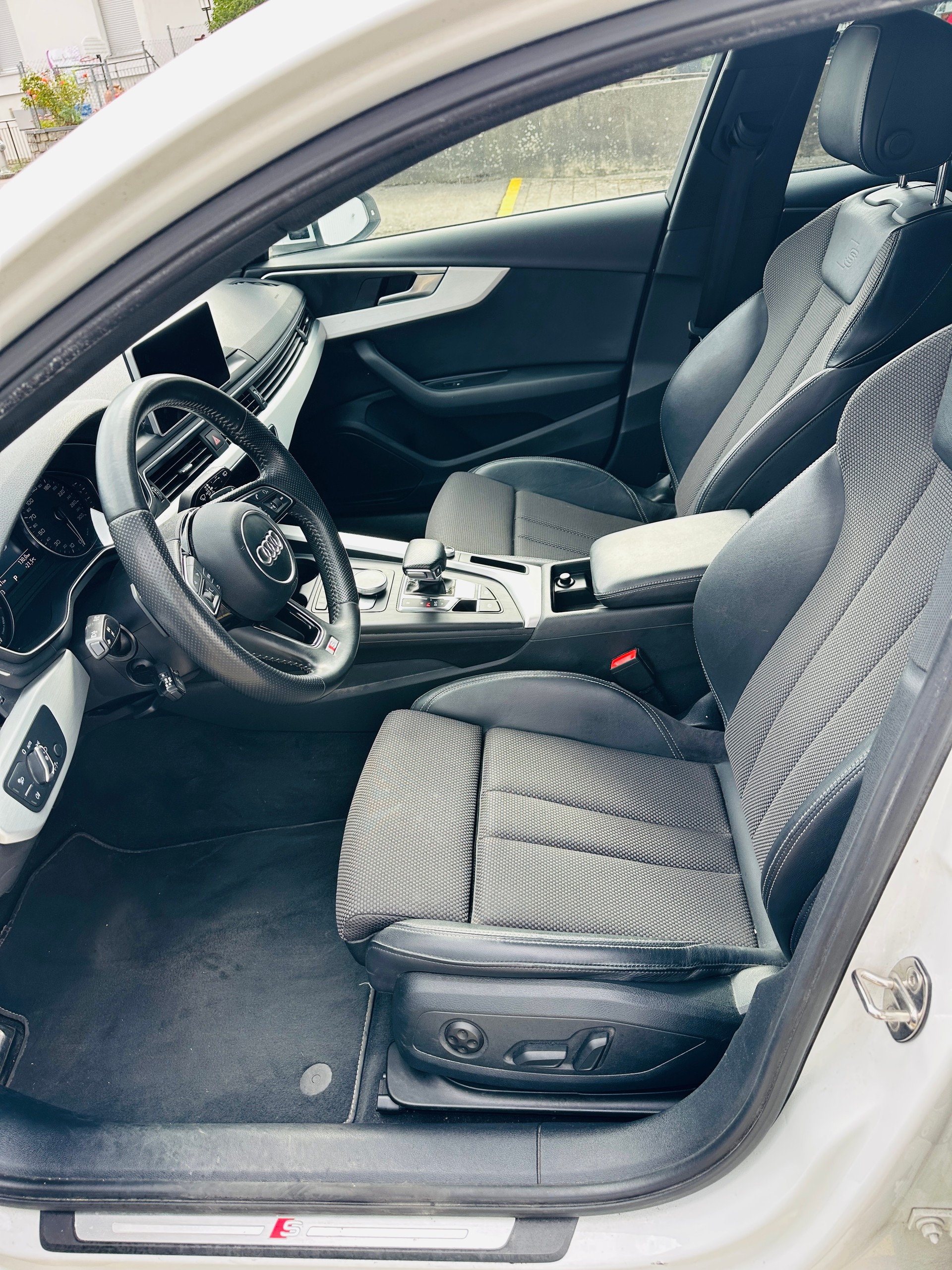AUDI A4 Avant 2.0 TFSI g-tron S-tronic-image-10
