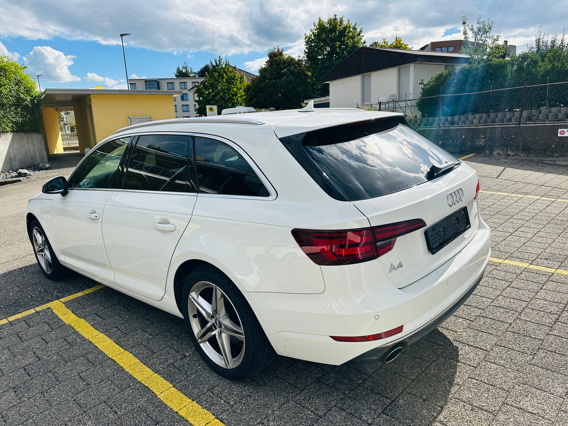 AUDI A4 Avant 2.0 TFSI g-tron S-tronic-image-5