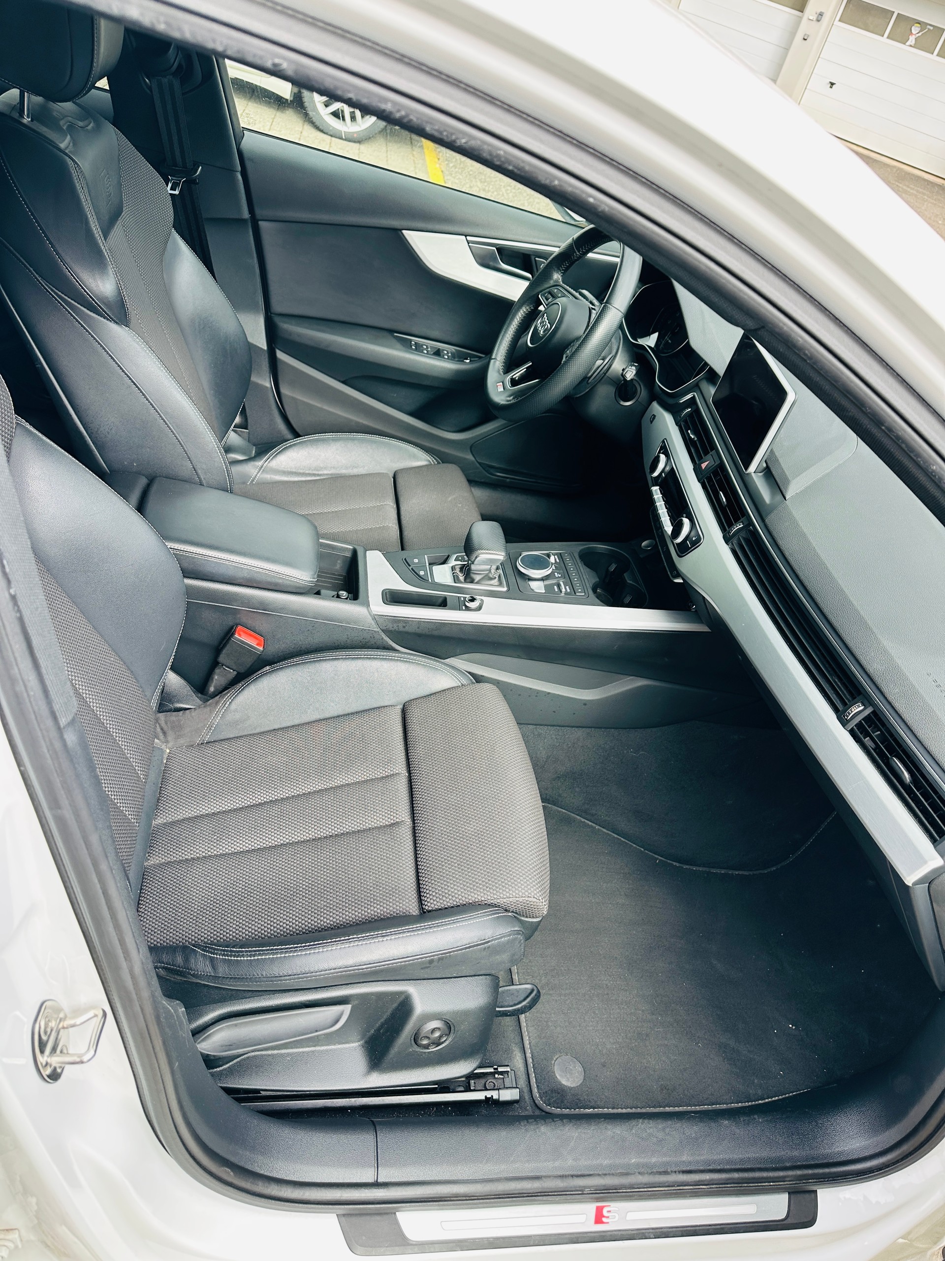 AUDI A4 Avant 2.0 TFSI g-tron S-tronic-image-11