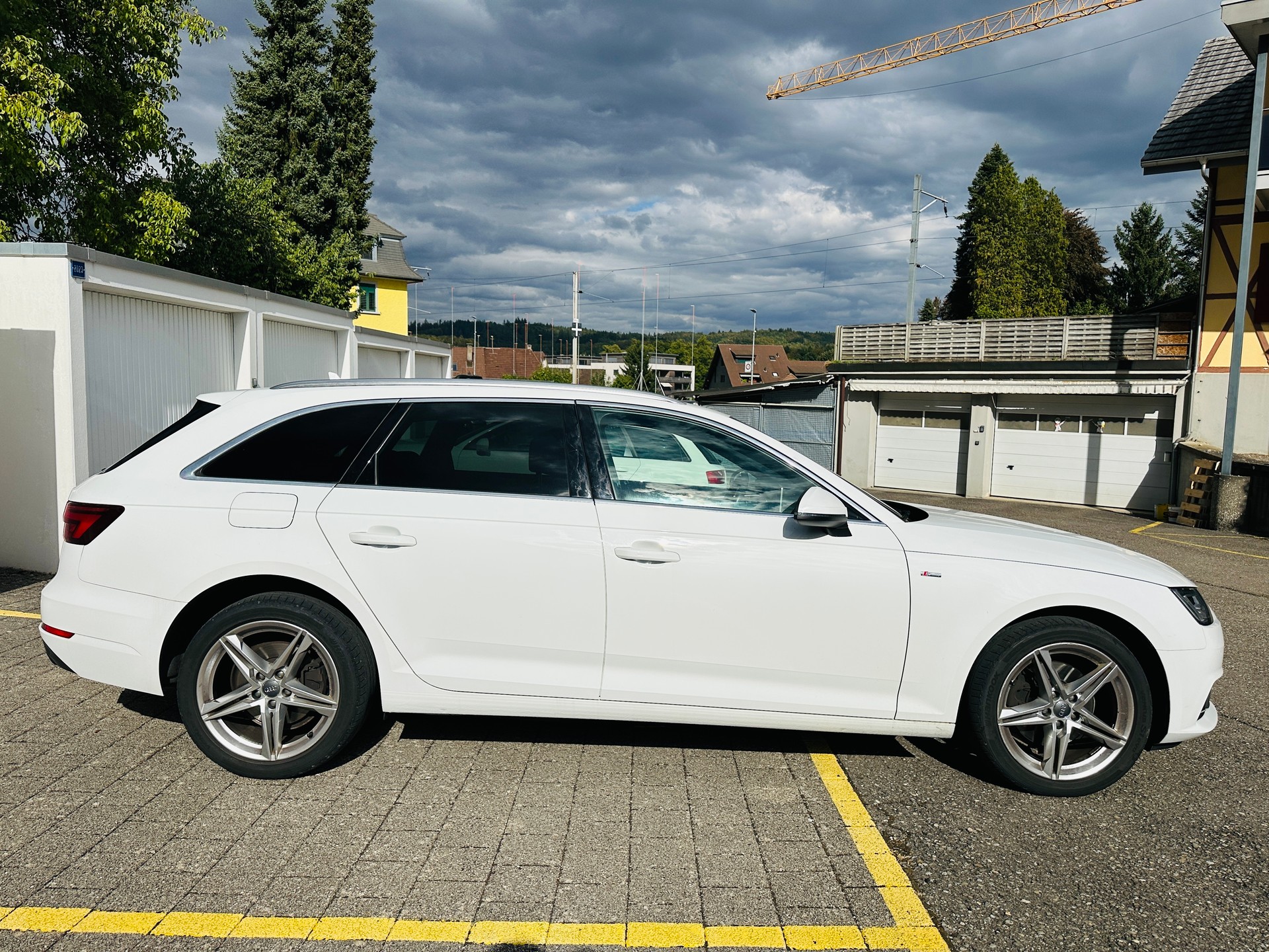 AUDI A4 Avant 2.0 TFSI g-tron S-tronic-image-3