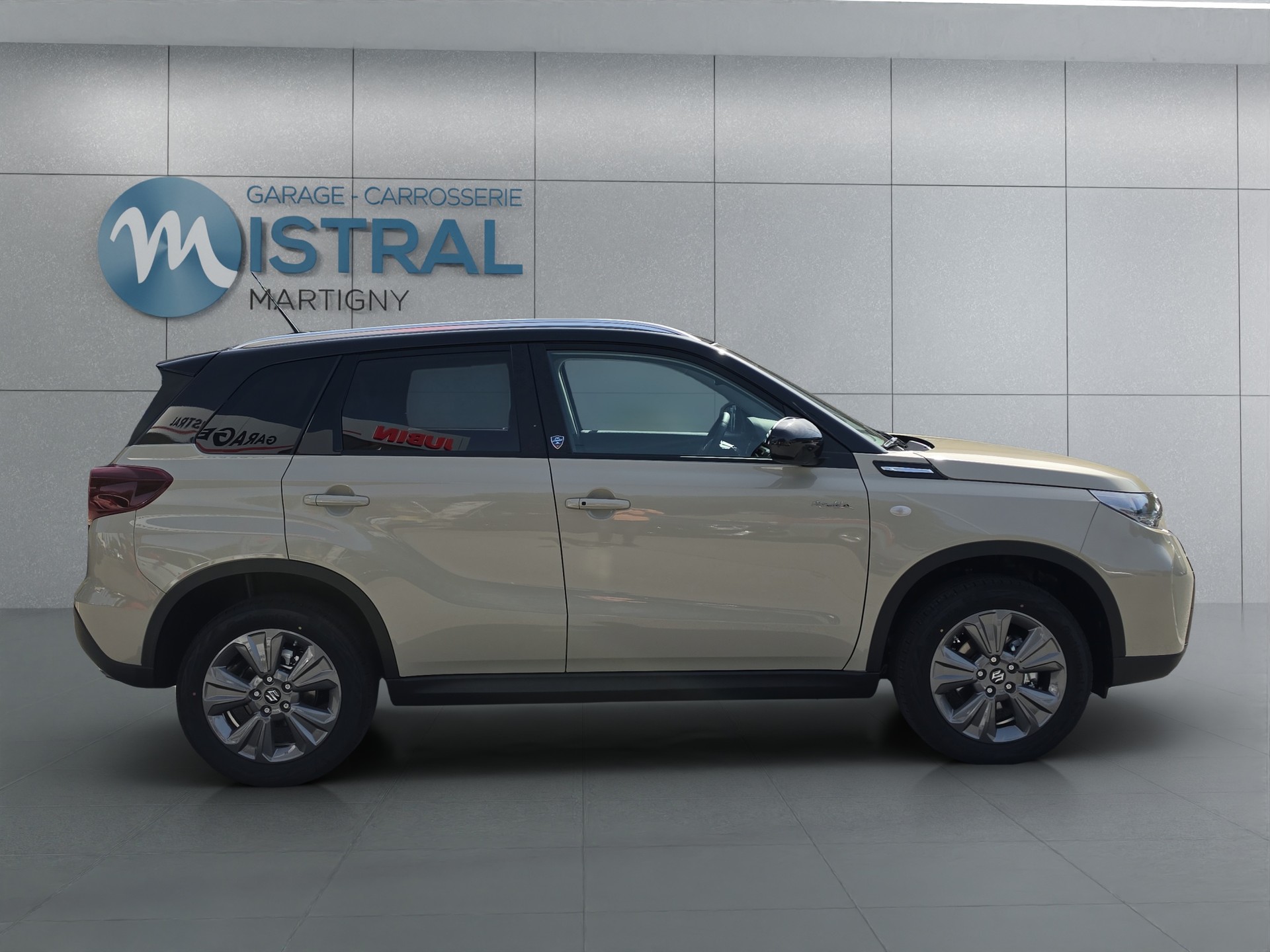 SUZUKI Vitara 1.4 T Piz Sulai Hybrid 4x4-showroom-element-1