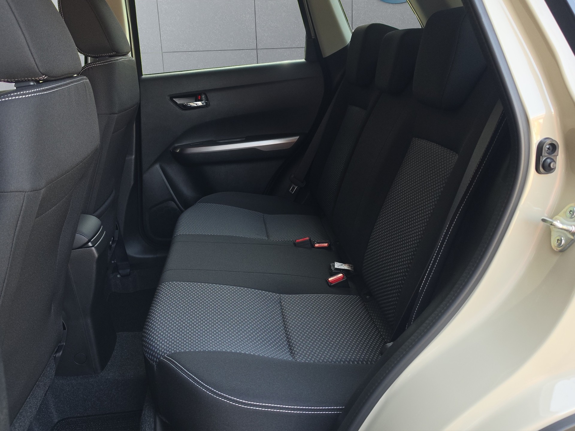 SUZUKI Vitara 1.4 T Piz Sulai Hybrid 4x4-image-11