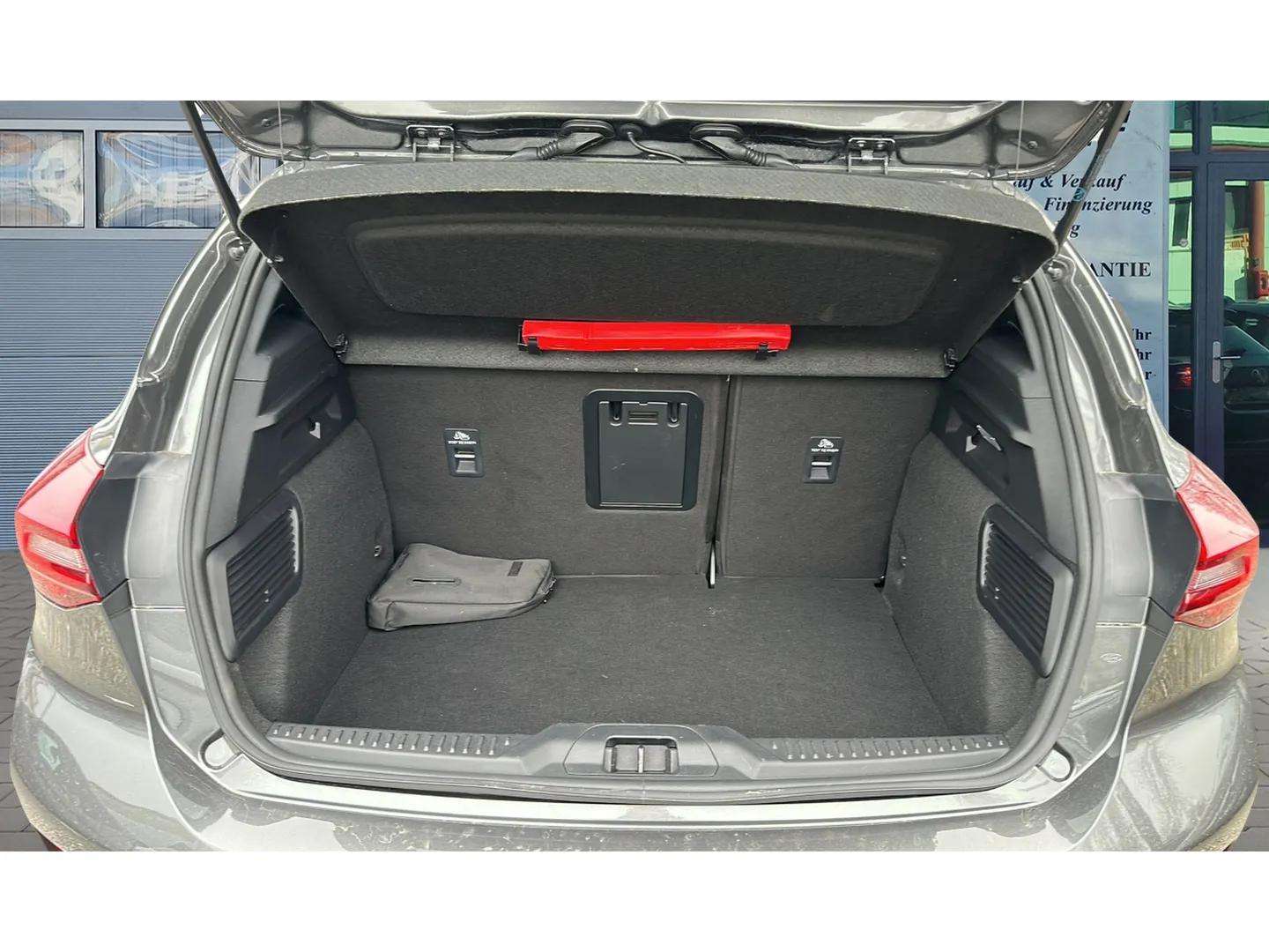 FORD Focus 1.0 MHEV ST-Line X Automat 155PS-image-14