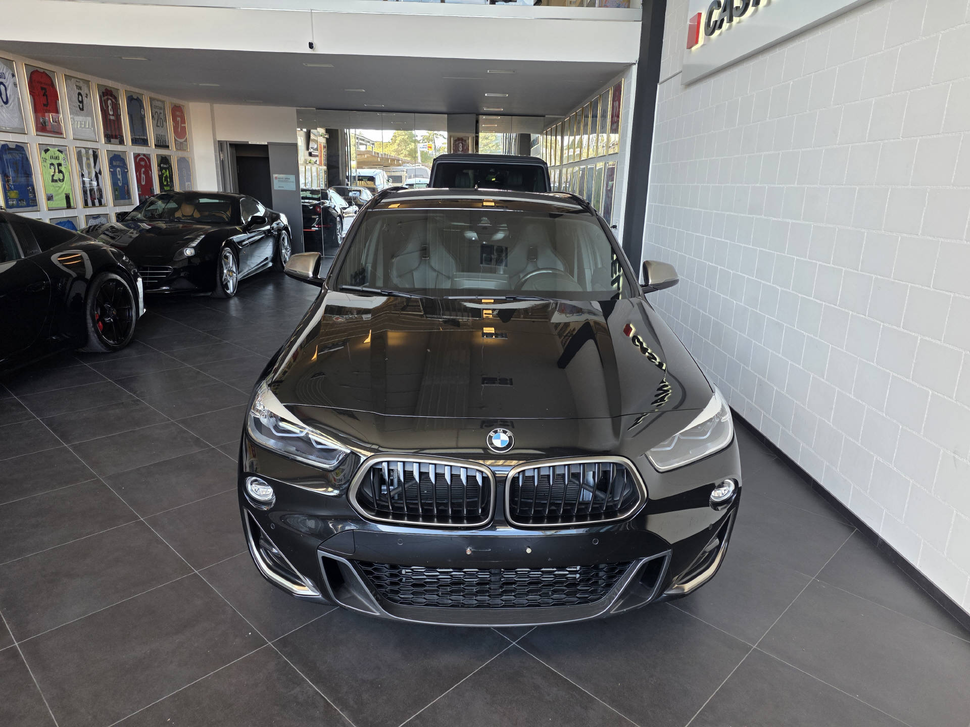 BMW X2 M35i-showroom-element-1