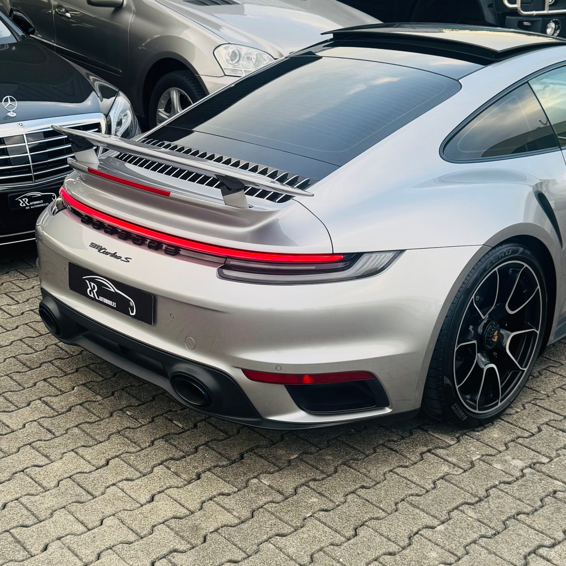 PORSCHE 911 Turbo S PDK-showroom-element-3
