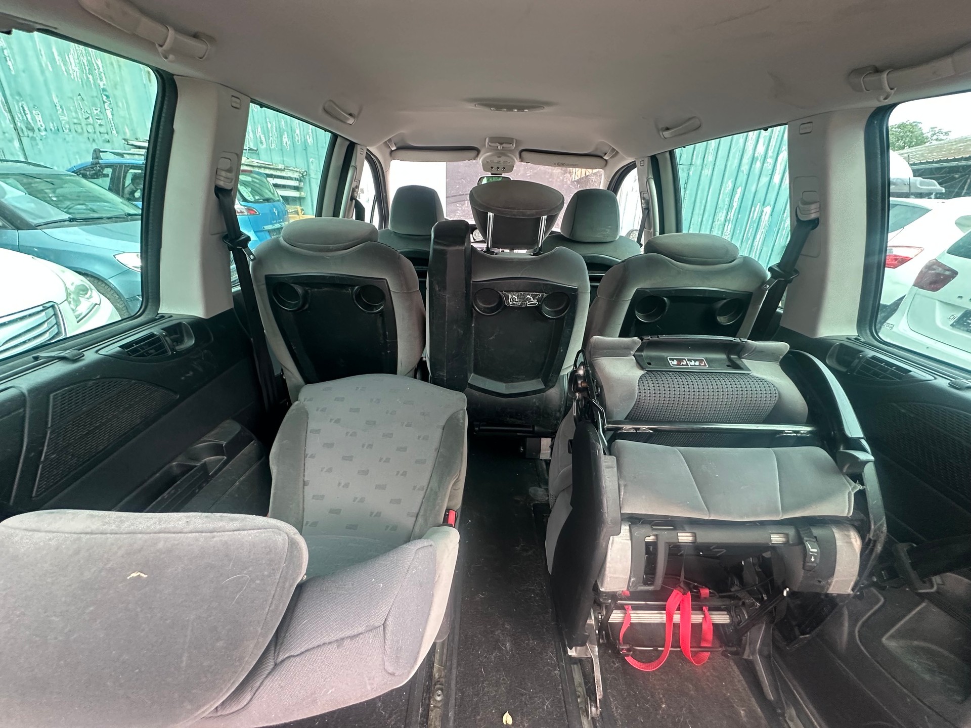 PEUGEOT 807 2.0 16V HDi Allure-image-9