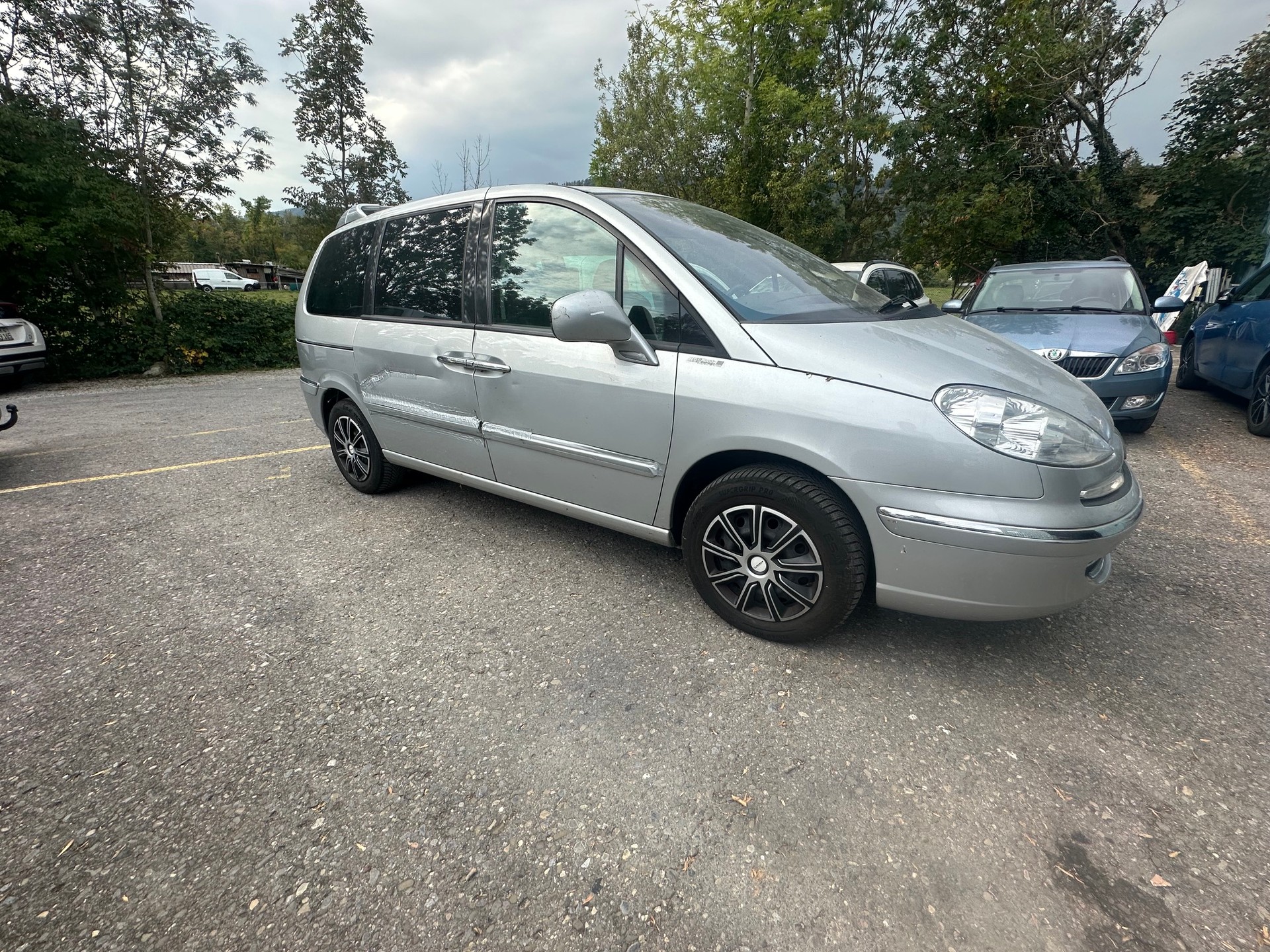 PEUGEOT 807 2.0 16V HDi Allure-image-5