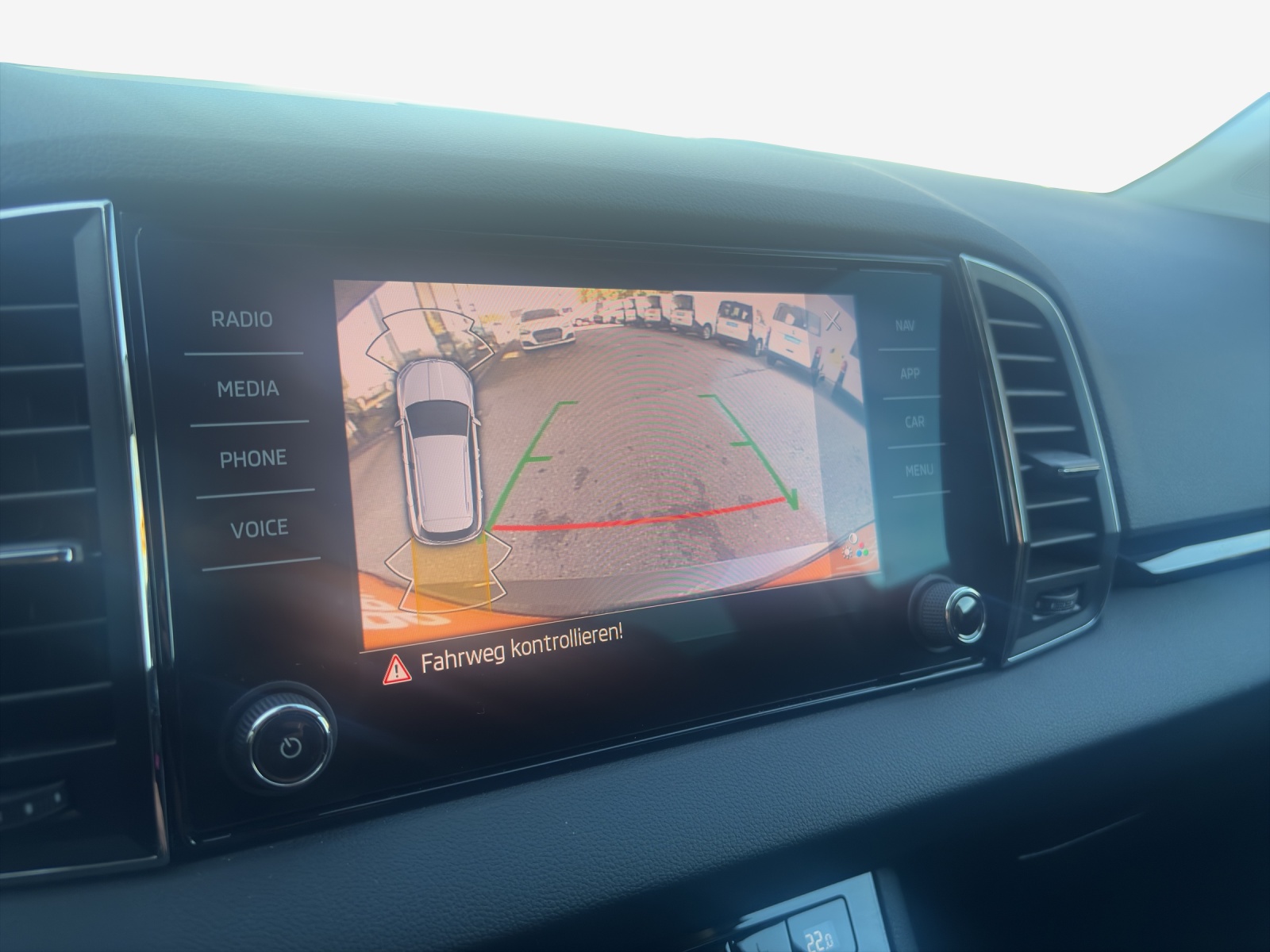 SKODA Karoq 1.5 TSI Ambition DSG-image-14