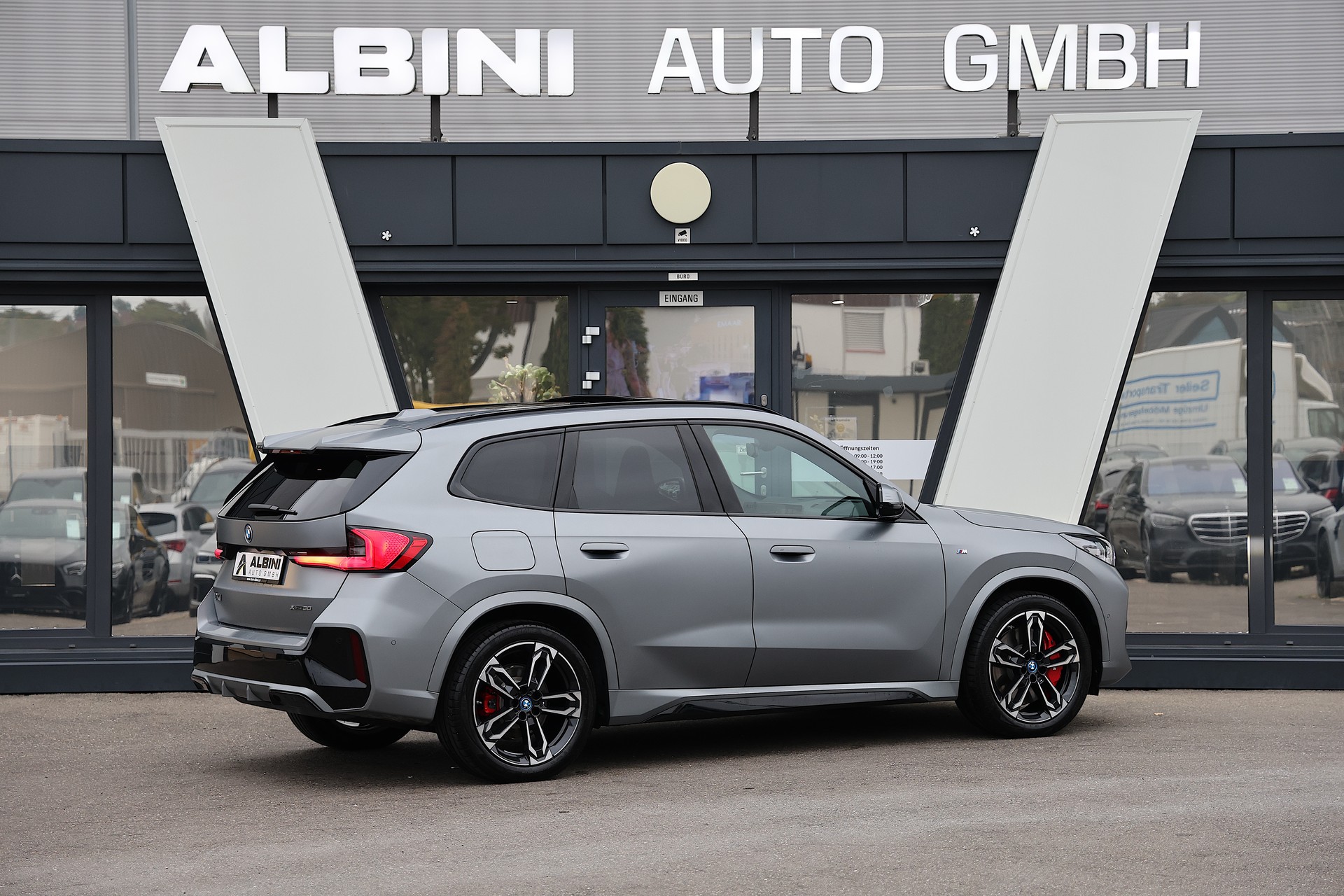 BMW iX1 30 xDrive M-Sport-showroom-element-2