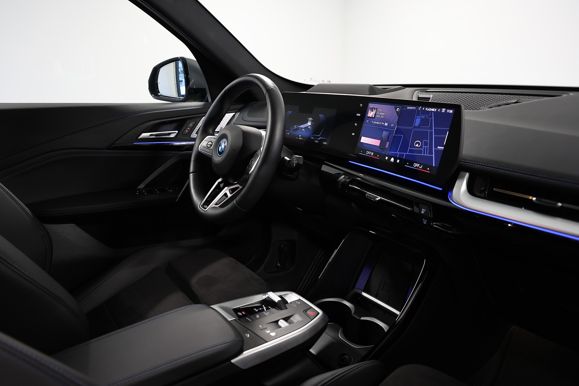 BMW iX1 30 xDrive M-Sport-image-12