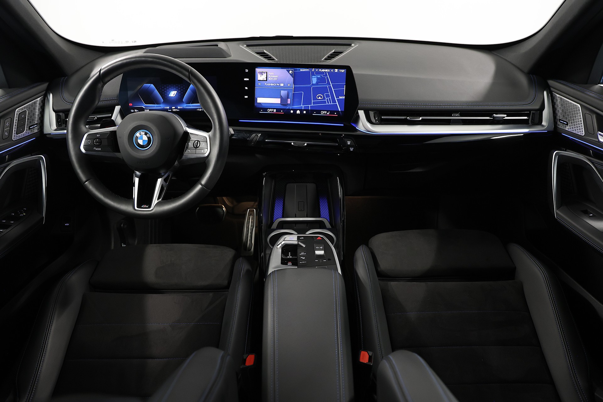 BMW iX1 30 xDrive M-Sport-image-9