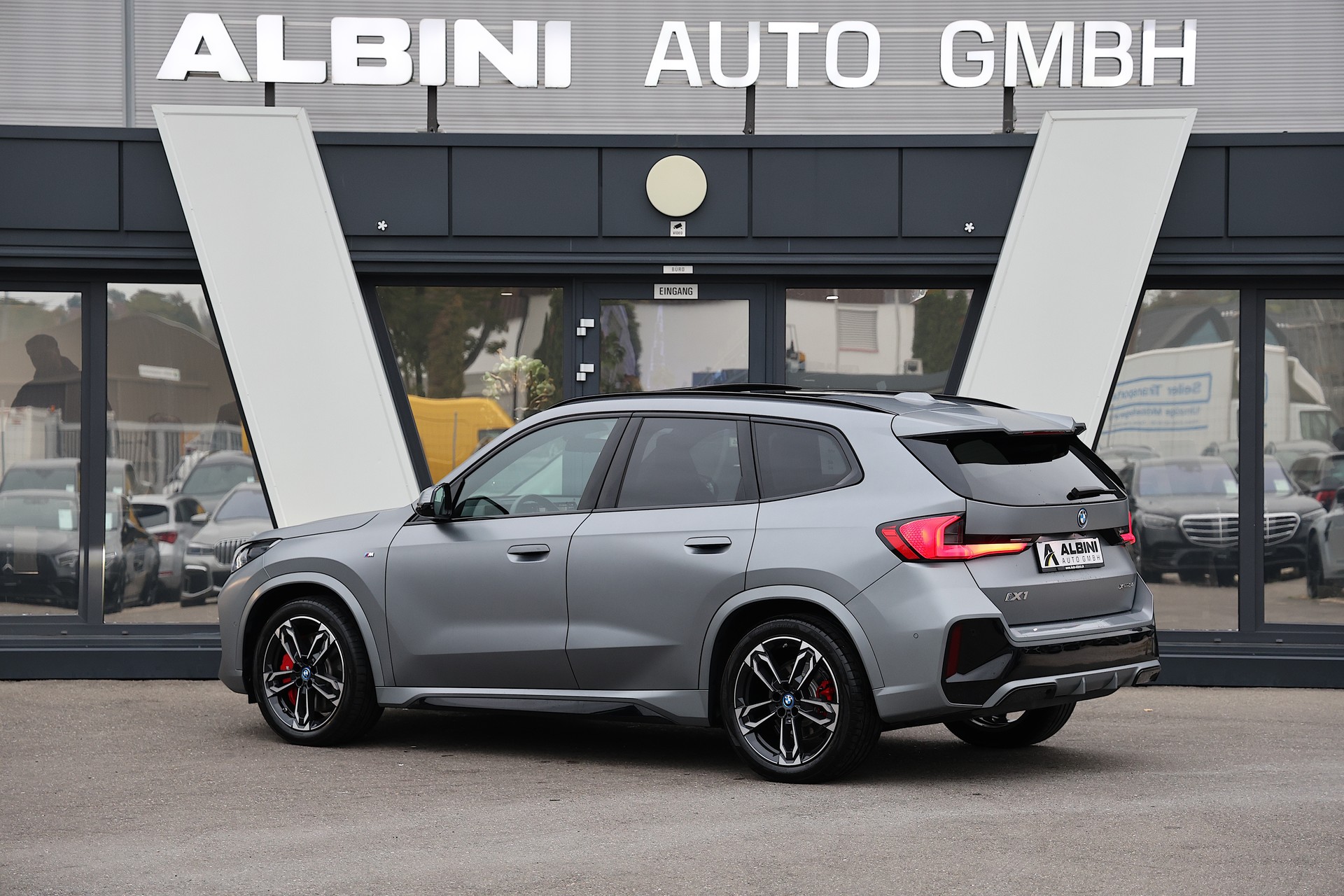 BMW iX1 30 xDrive M-Sport-showroom-element-3