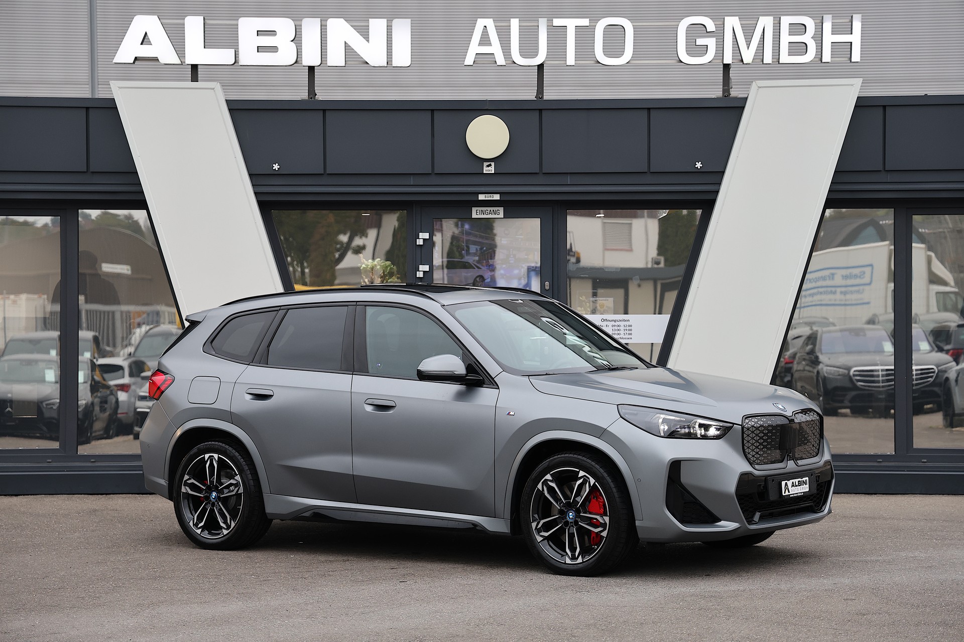 BMW iX1 30 xDrive M-Sport-showroom-element-1