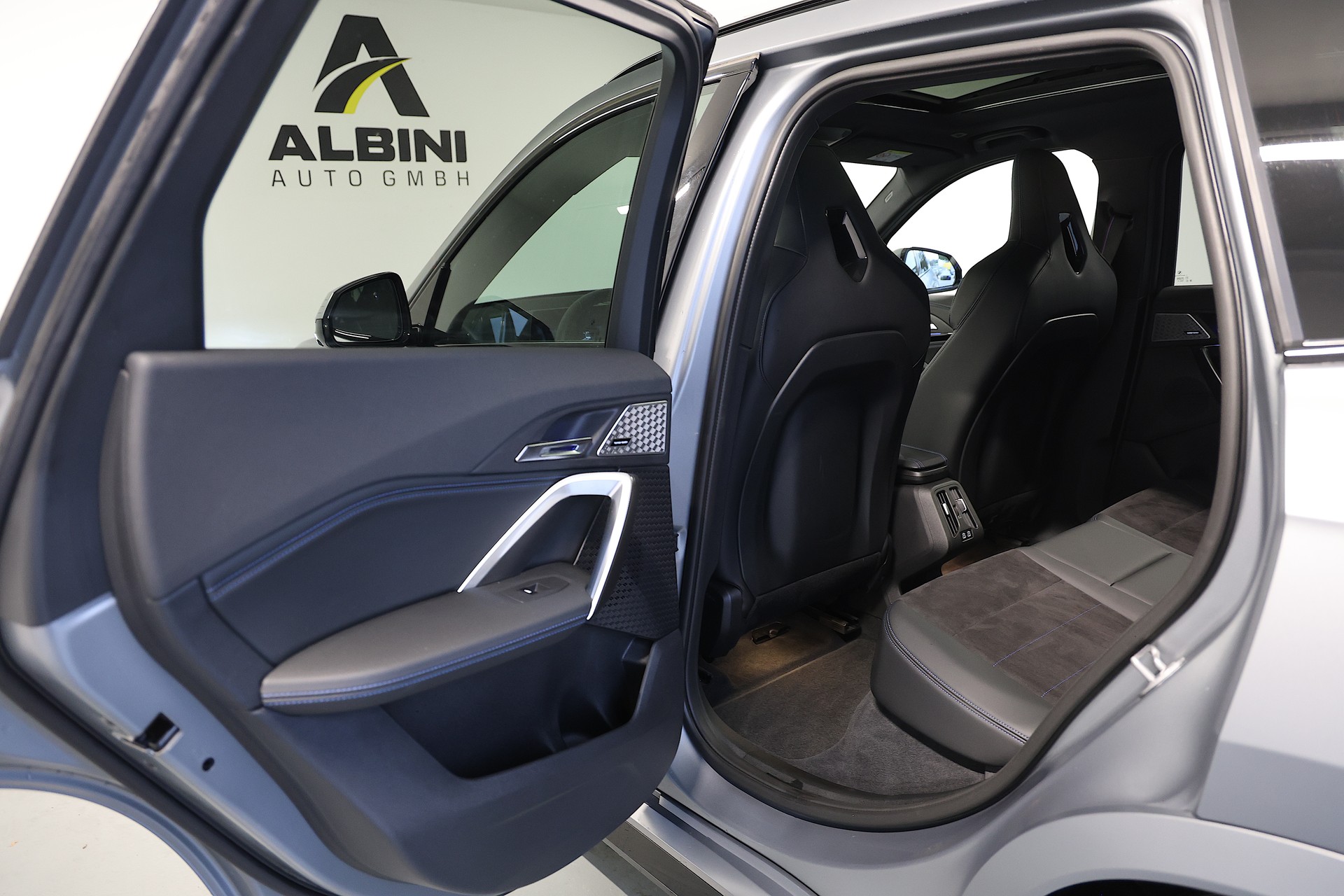 BMW iX1 30 xDrive M-Sport-image-15