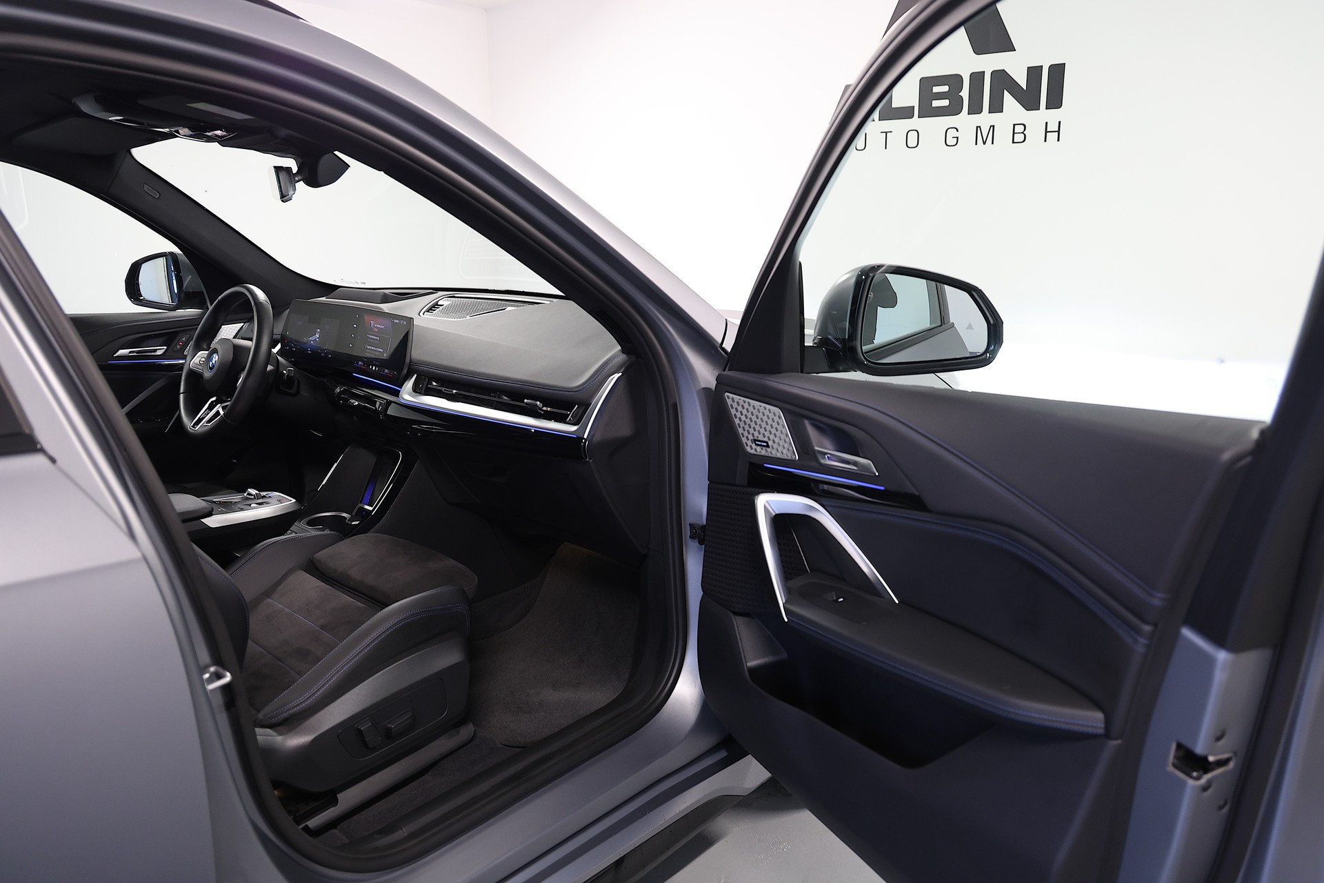 BMW iX1 30 xDrive M-Sport-image-10