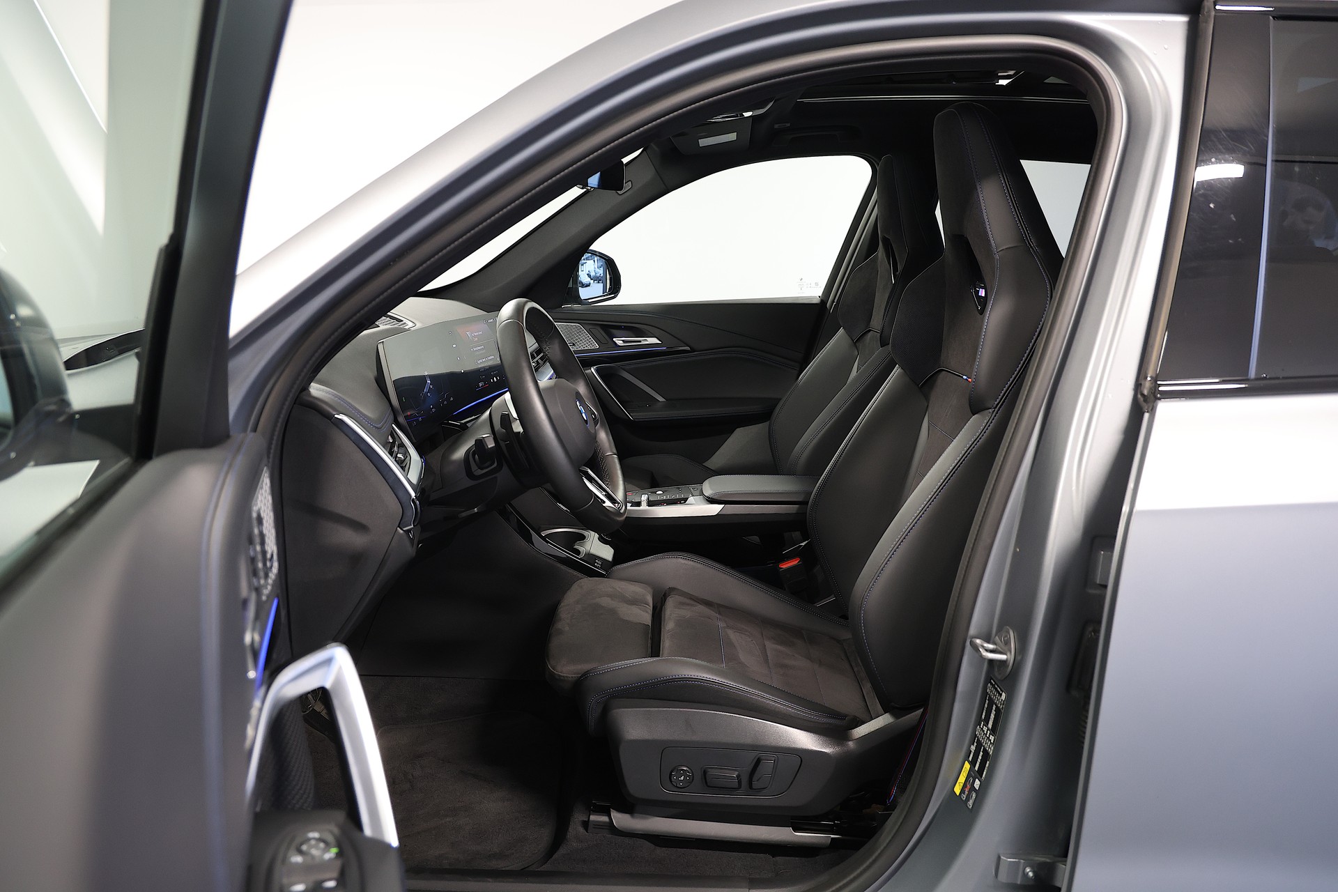 BMW iX1 30 xDrive M-Sport-image-5