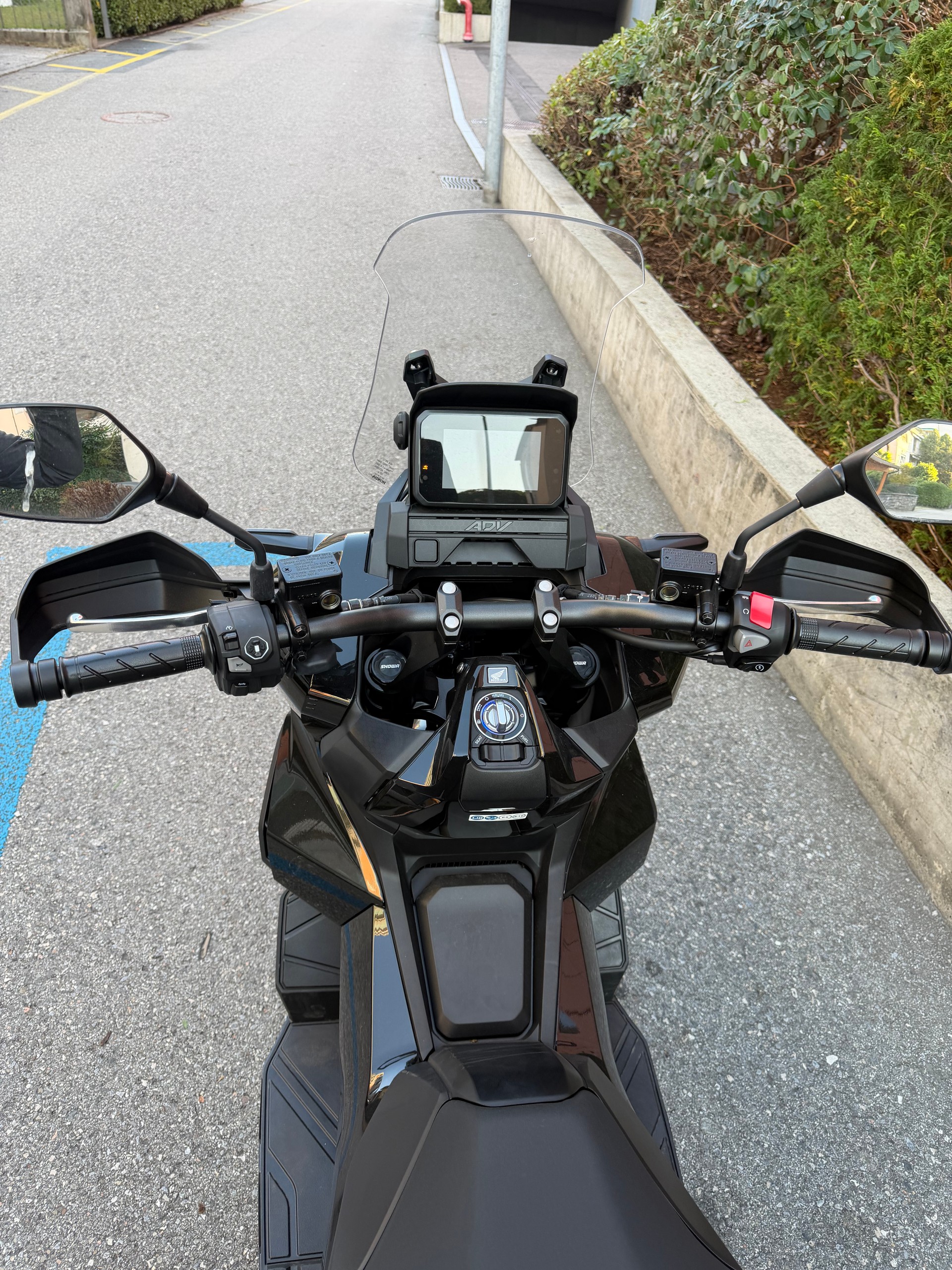 HONDA ADV 350-image-1