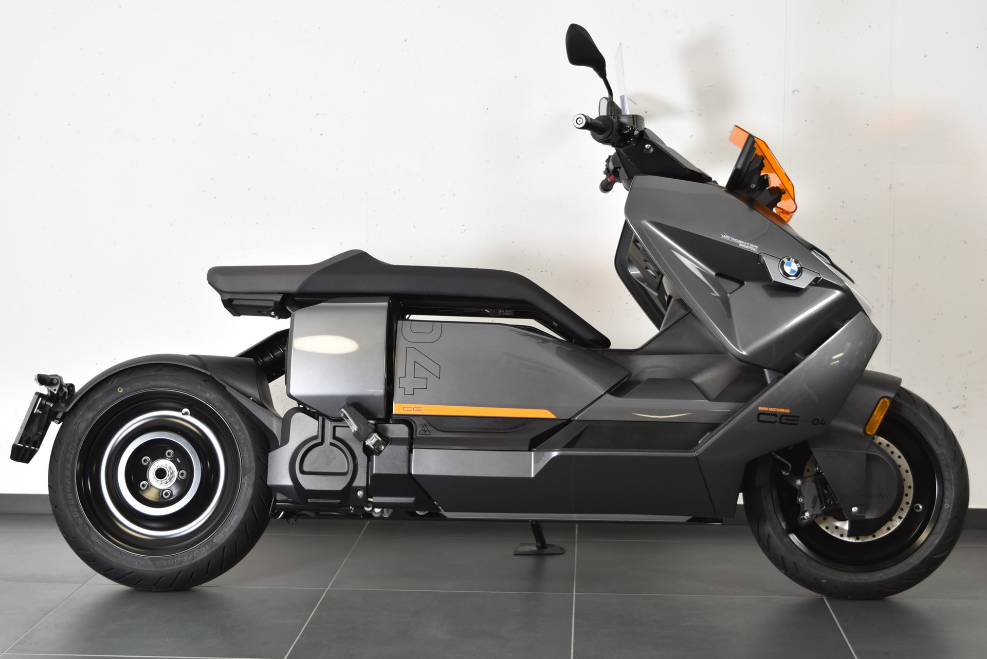 BMW CE 04-image-2
