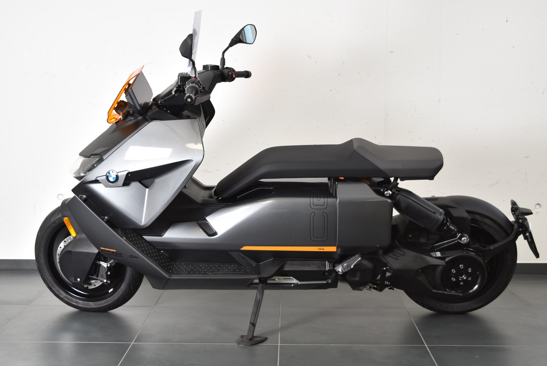 BMW CE 04