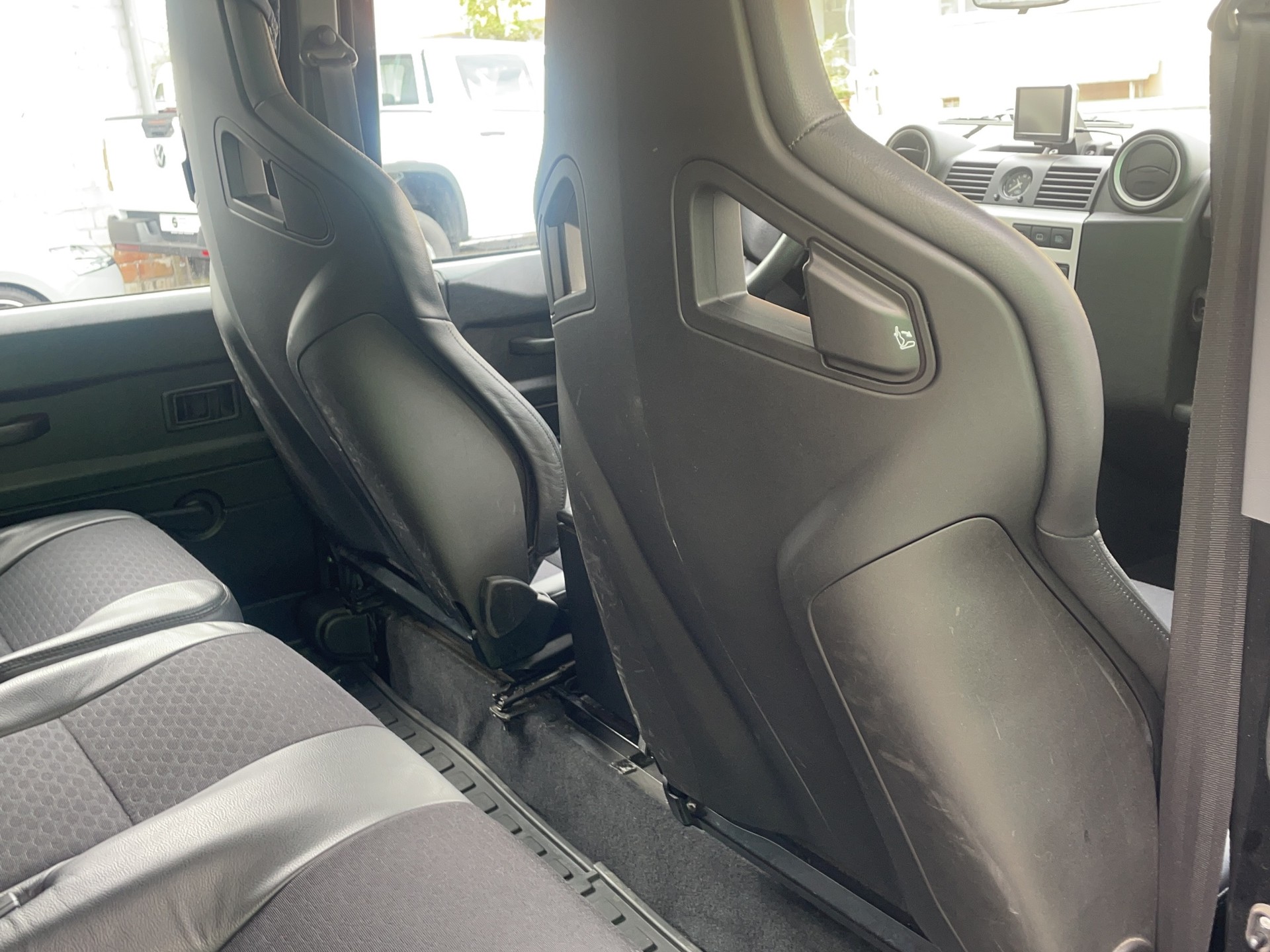 LAND ROVER Defender 110 SW 2.4Tdc SVX-image-9