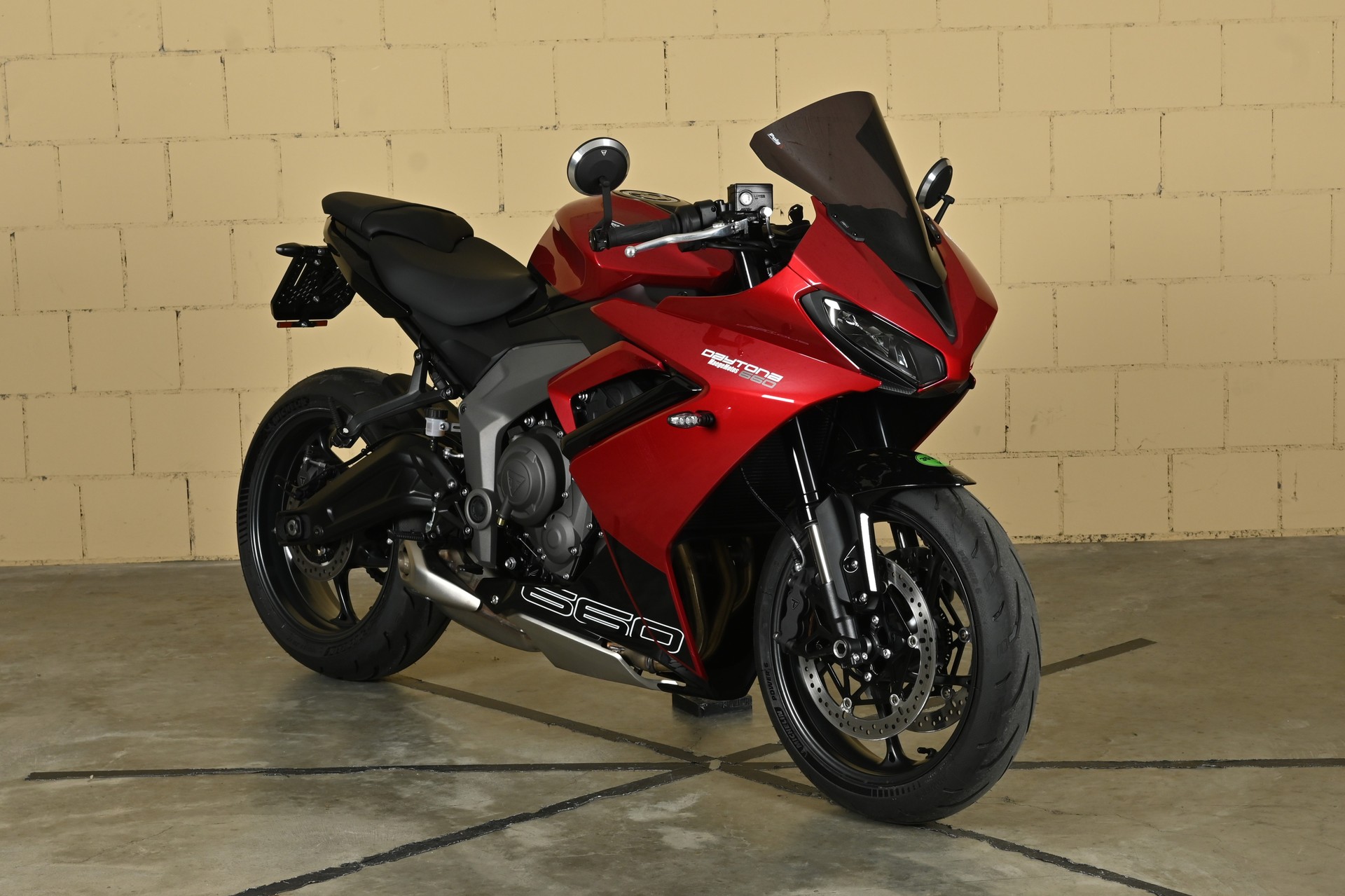 TRIUMPH Daytona 660-image-1