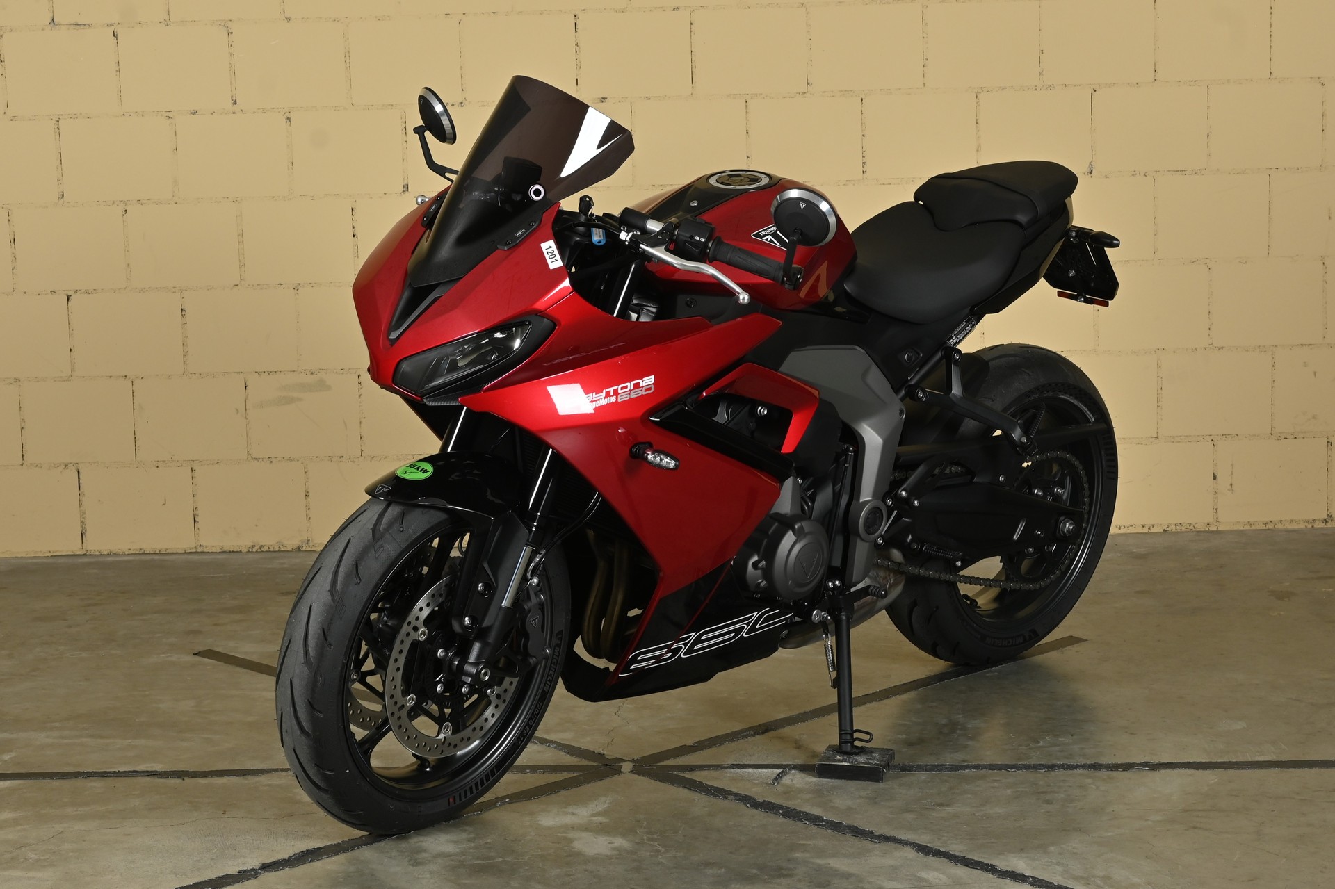 TRIUMPH Daytona 660-image-2