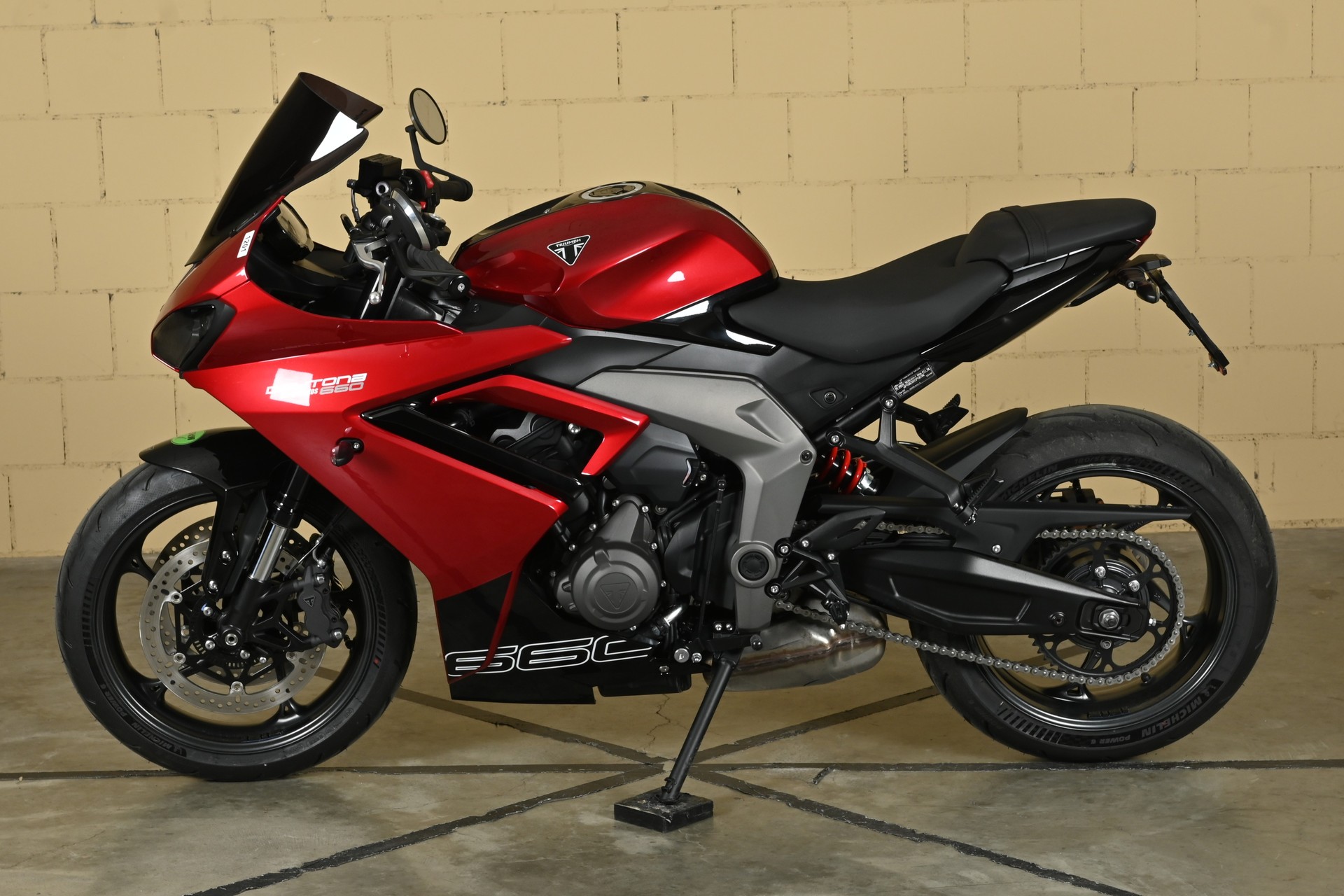 TRIUMPH Daytona 660-image-3
