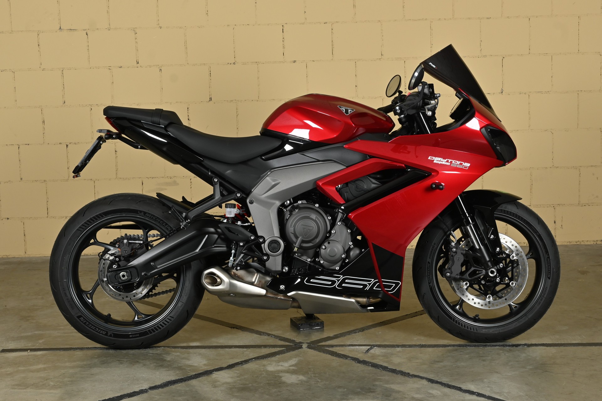 TRIUMPH Daytona 660