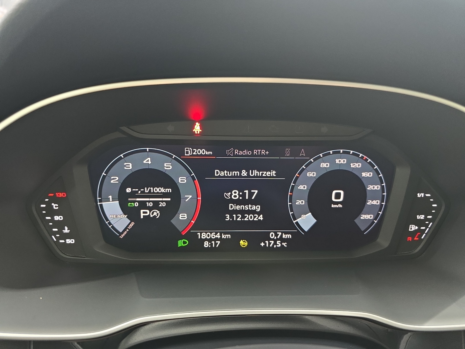 AUDI Q3 2.0 40 TFSI S line quattro S-Tronic-image-6