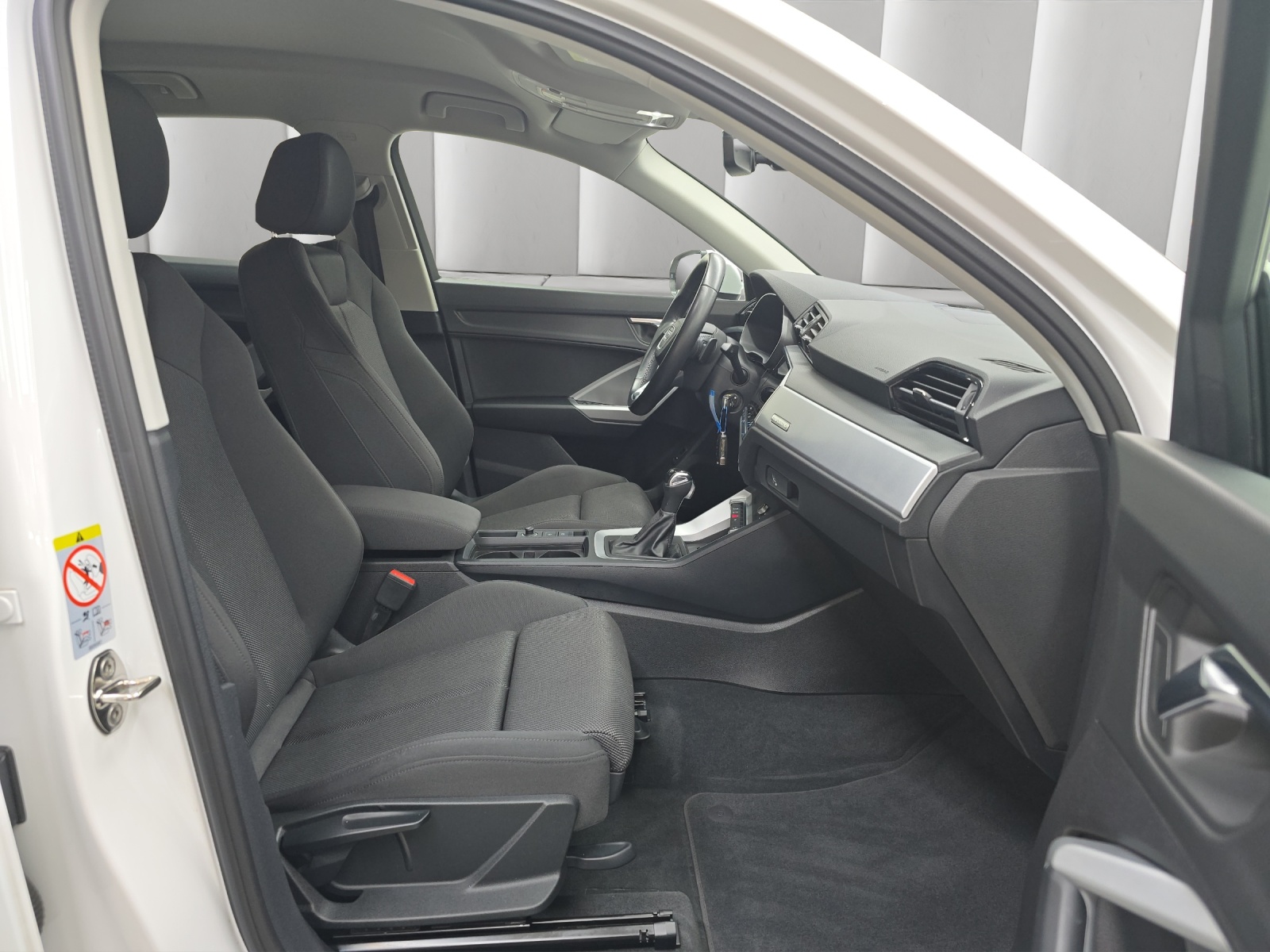 AUDI Q3 2.0 40 TFSI S line quattro S-Tronic-image-11