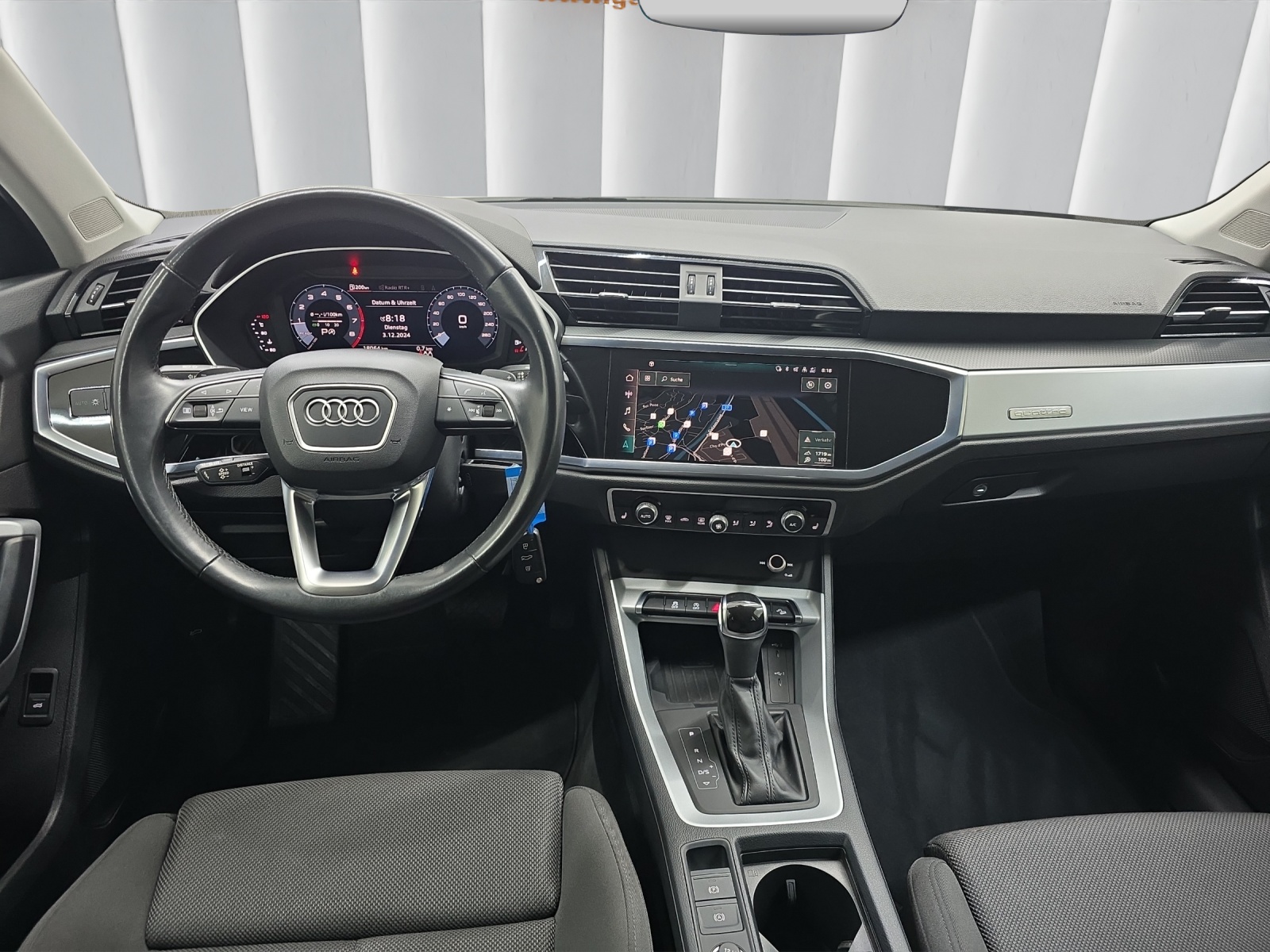 AUDI Q3 2.0 40 TFSI S line quattro S-Tronic-image-8