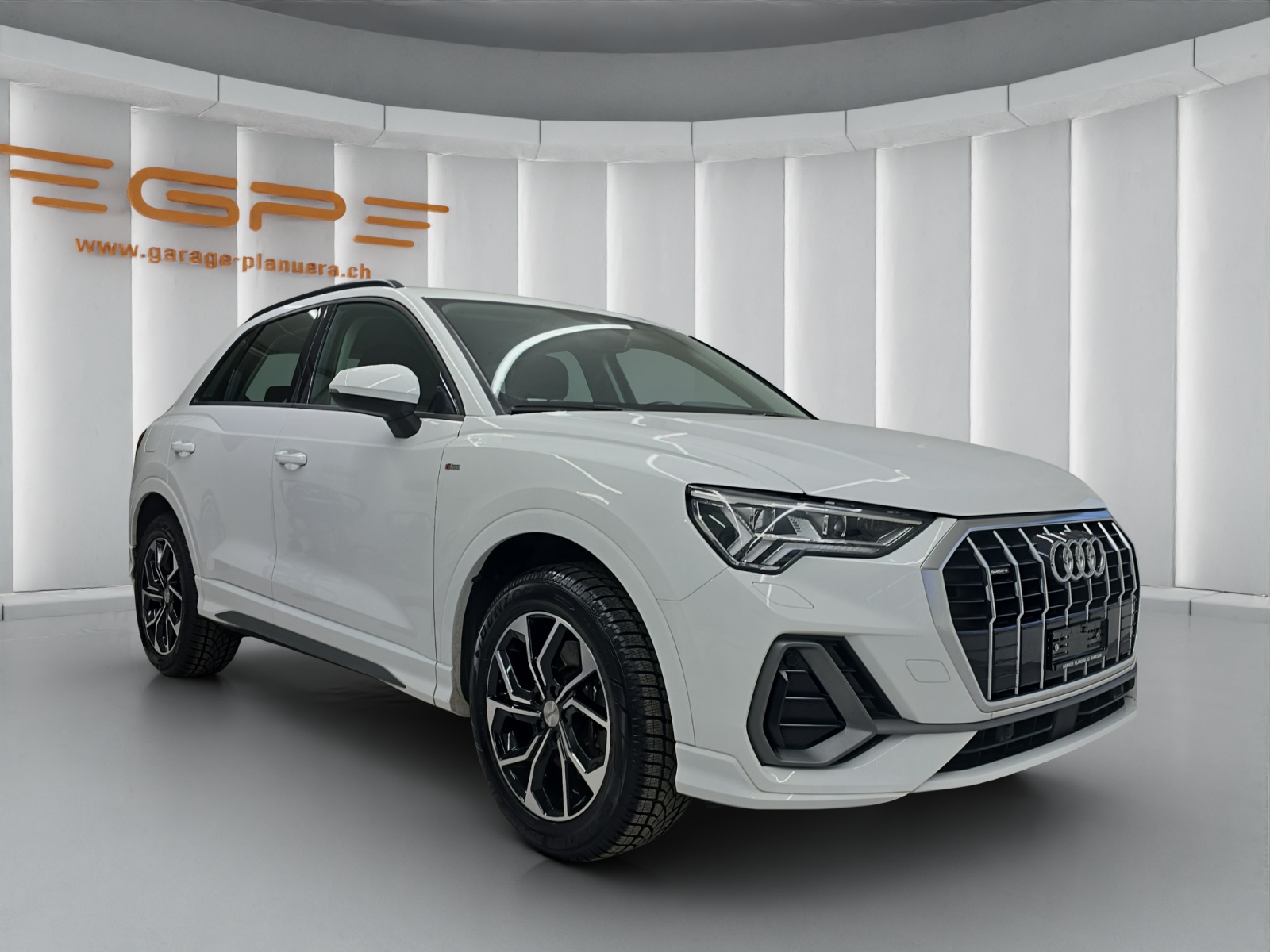 AUDI Q3 2.0 40 TFSI S line quattro S-Tronic-showroom-element-1