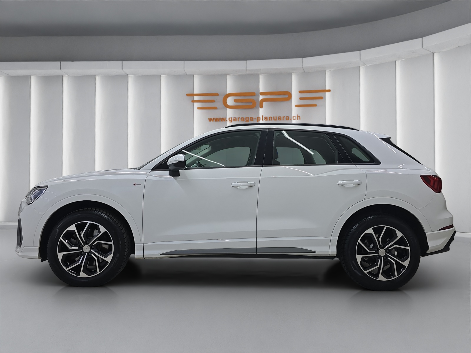 AUDI Q3 2.0 40 TFSI S line quattro S-Tronic-showroom-element-3
