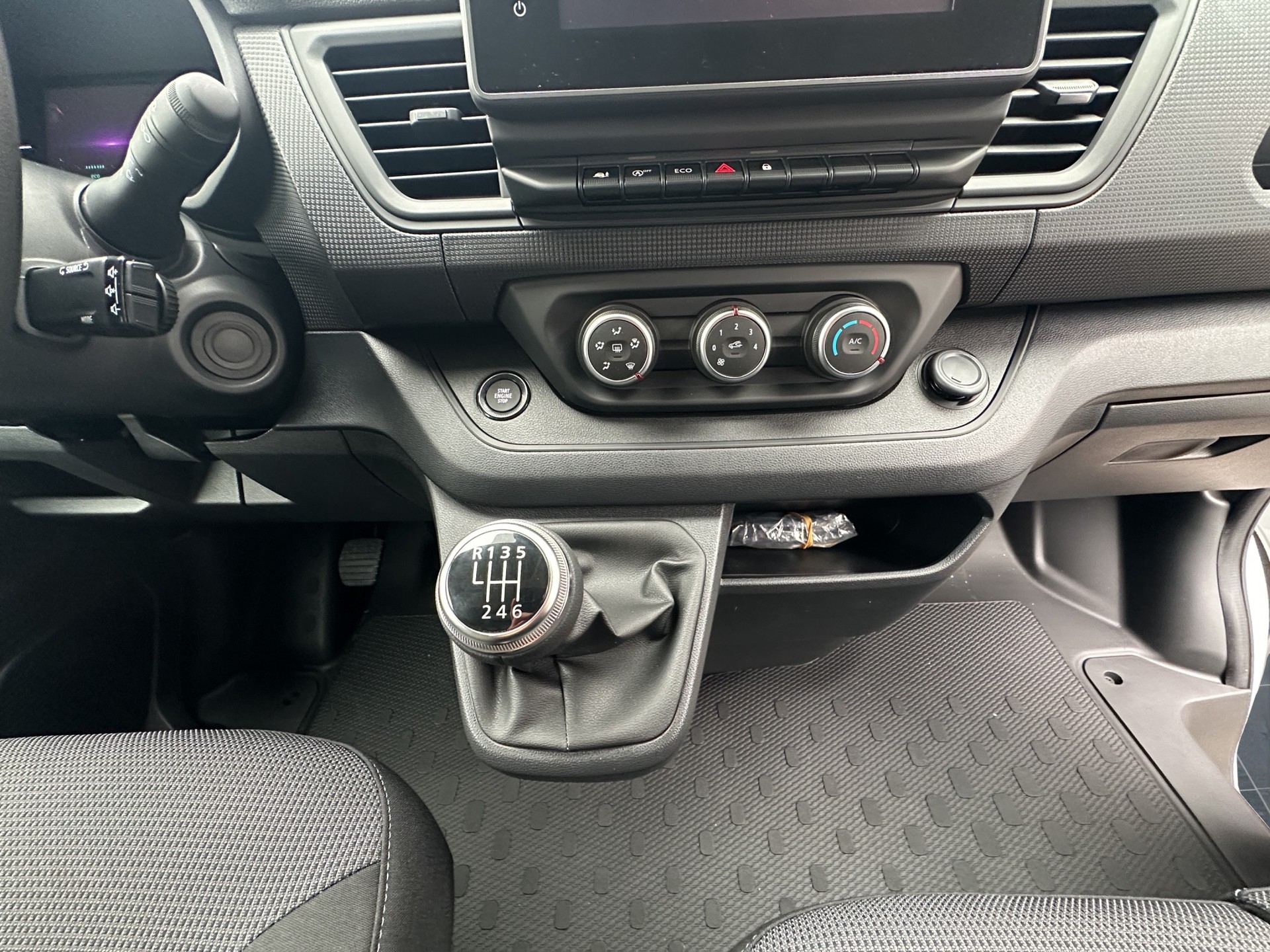 RENAULT Trafic 2.0 Blue dCi 130 Advance L1H1-image-11