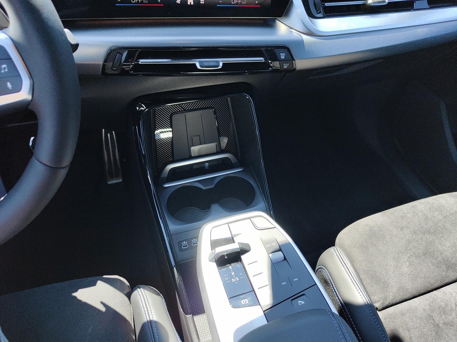 BMW 218d Active Tourer-image-9