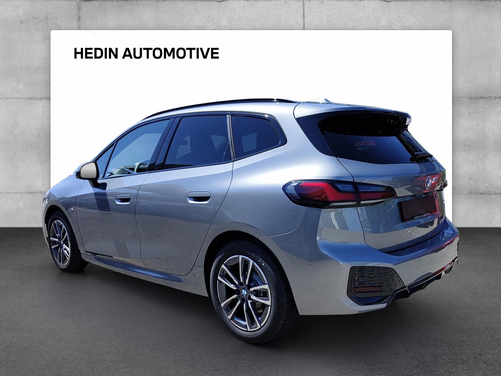 BMW 218d Active Tourer-showroom-element-3
