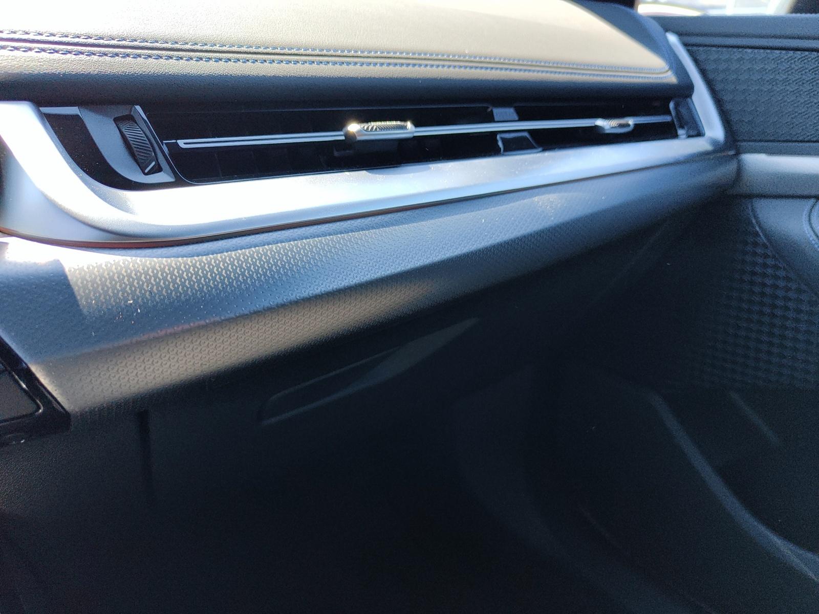 BMW 218d Active Tourer-image-17