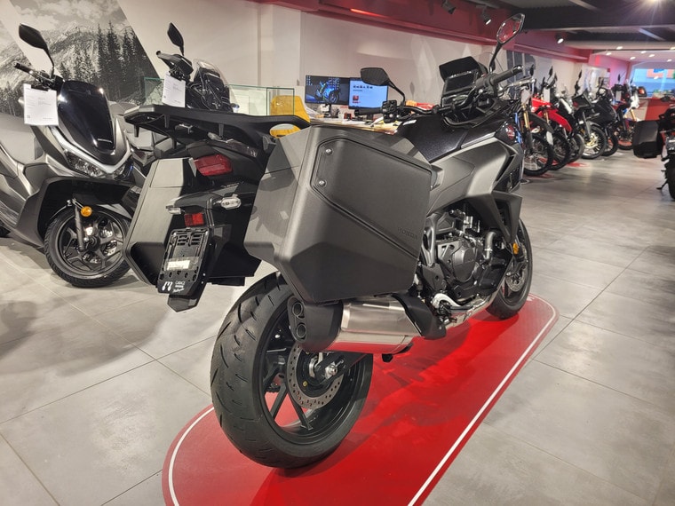 HONDA NT 1100-image-2