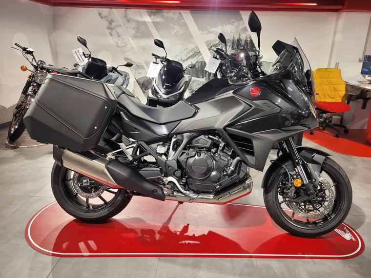 HONDA NT 1100-image-1