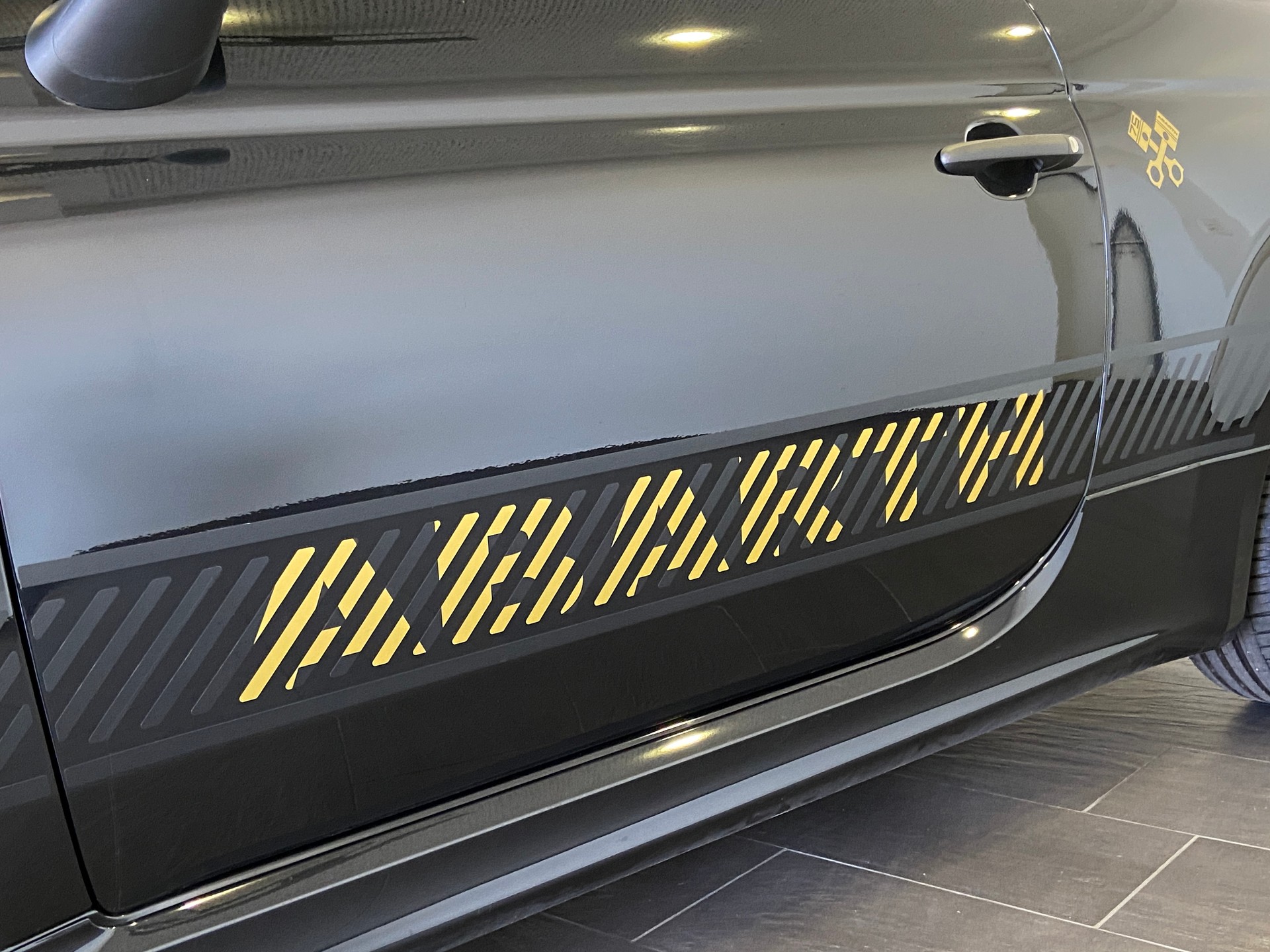 FIAT Abarth 695 75 Anniversario - Final Edition-showroom-element-3