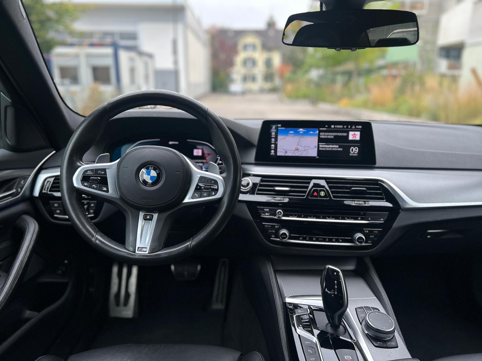 BMW 530e xDrive Pure M Sport Edition Steptronic-image-13
