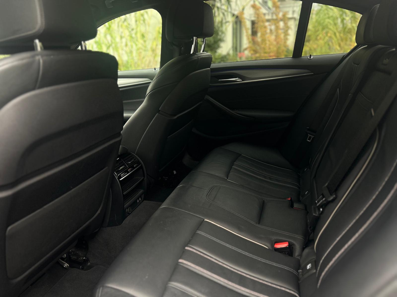 BMW 530e xDrive Pure M Sport Edition Steptronic-image-10