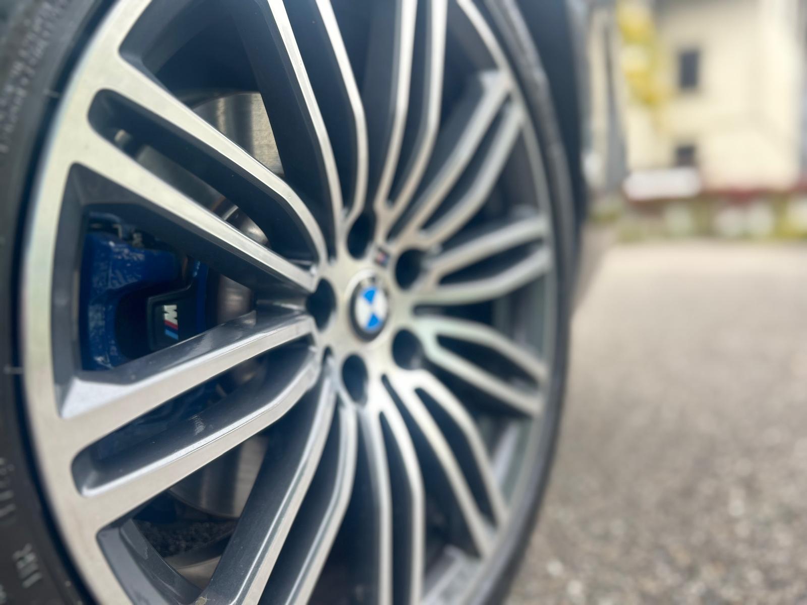 BMW 530e xDrive Pure M Sport Edition Steptronic-image-25