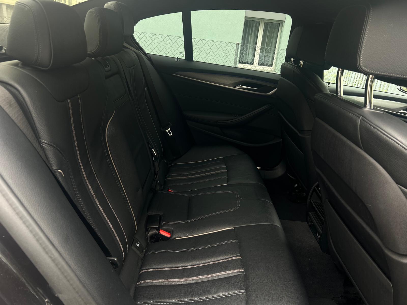 BMW 530e xDrive Pure M Sport Edition Steptronic-image-11