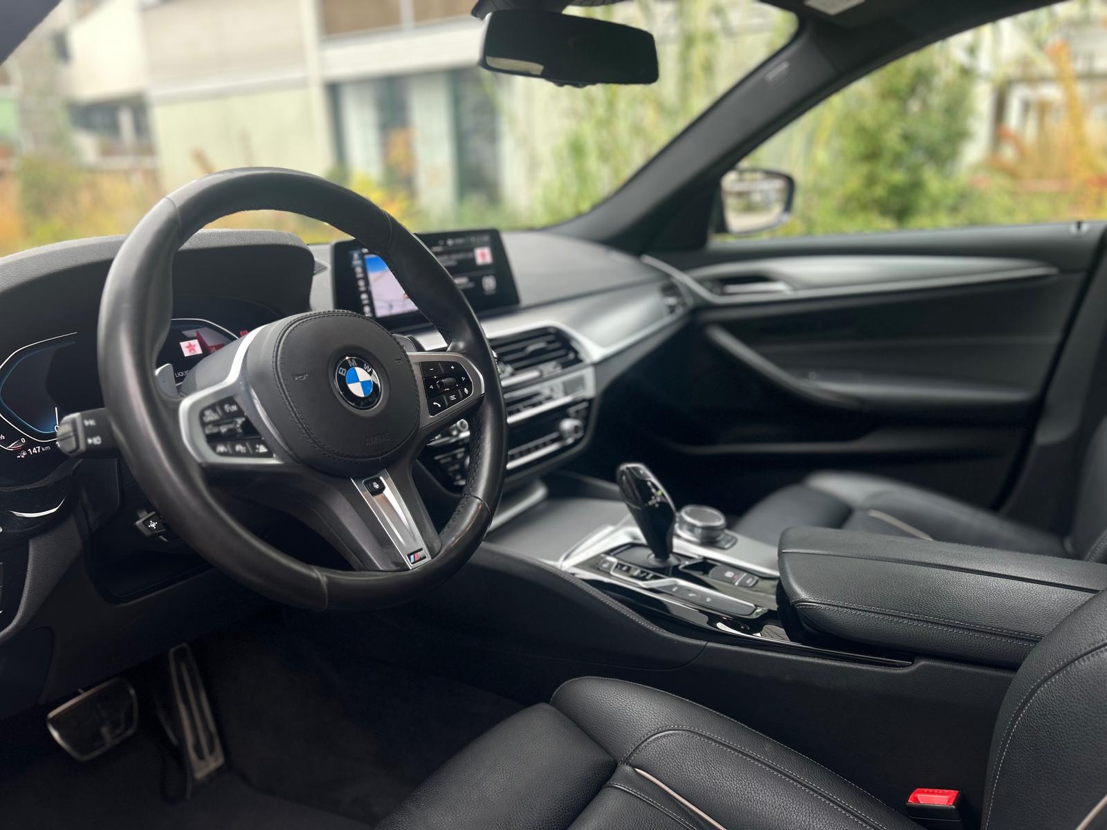 BMW 530e xDrive Pure M Sport Edition Steptronic-image-9