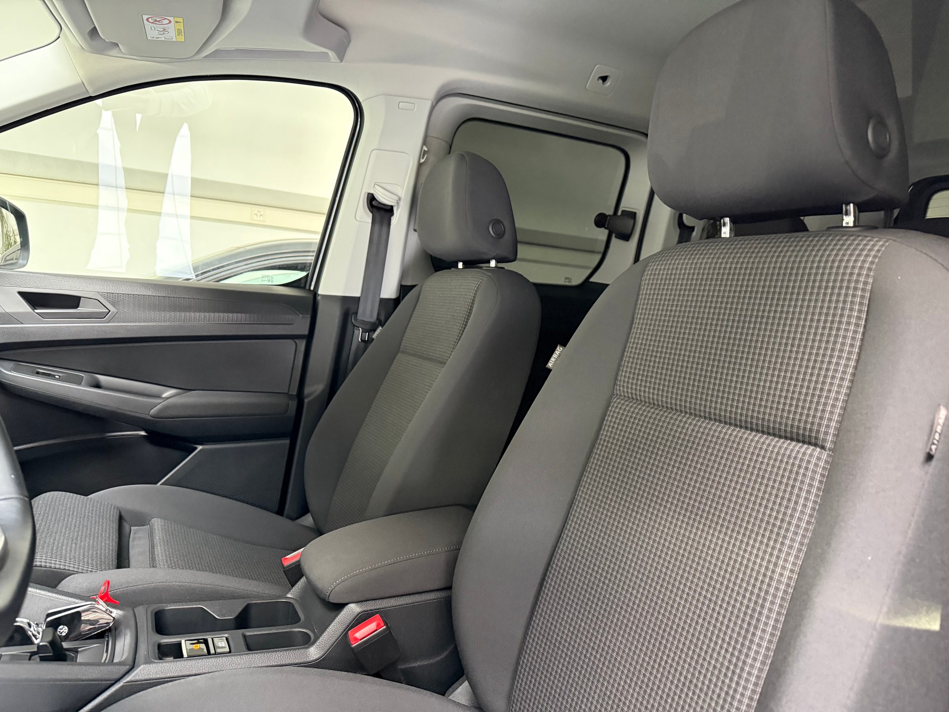 VW Caddy 1.5 TSI Liberty DSG * CH * Werksgarantie *-image-9