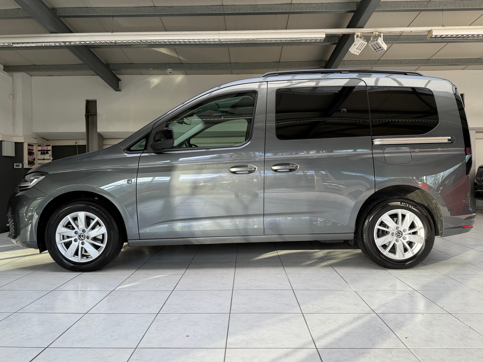 VW Caddy 1.5 TSI Liberty DSG * CH * Werksgarantie *-image-1