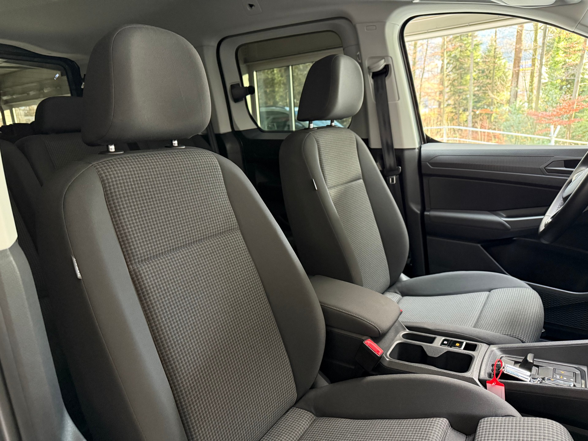 VW Caddy 1.5 TSI Liberty DSG * CH * Werksgarantie *-image-7